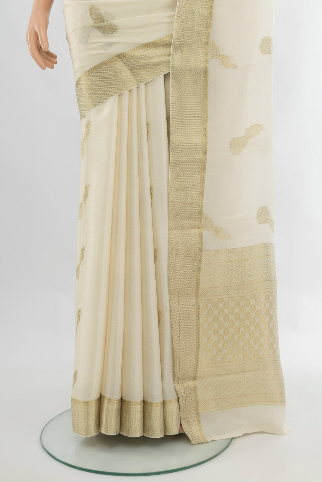 Pleats and pallu of Cream Mysore Crepe Saree with Zari Butta on the body and Zari Border. 