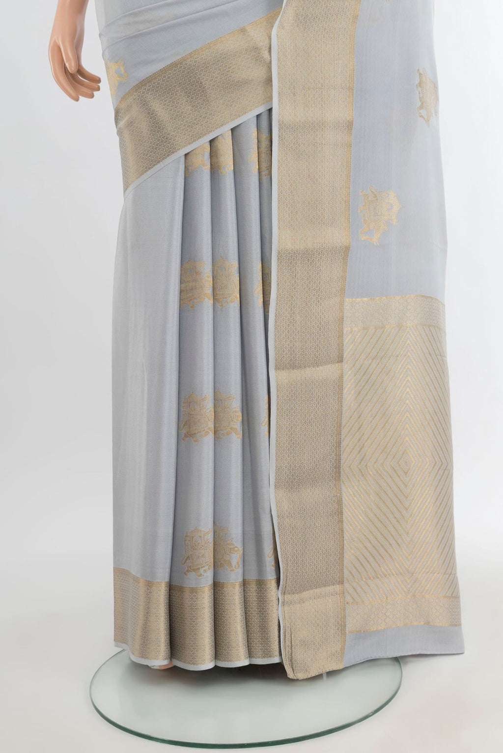 Pleats and pallu of Grey Mysore Crepe Saree with Zari Butta on the body and Zari Border. 