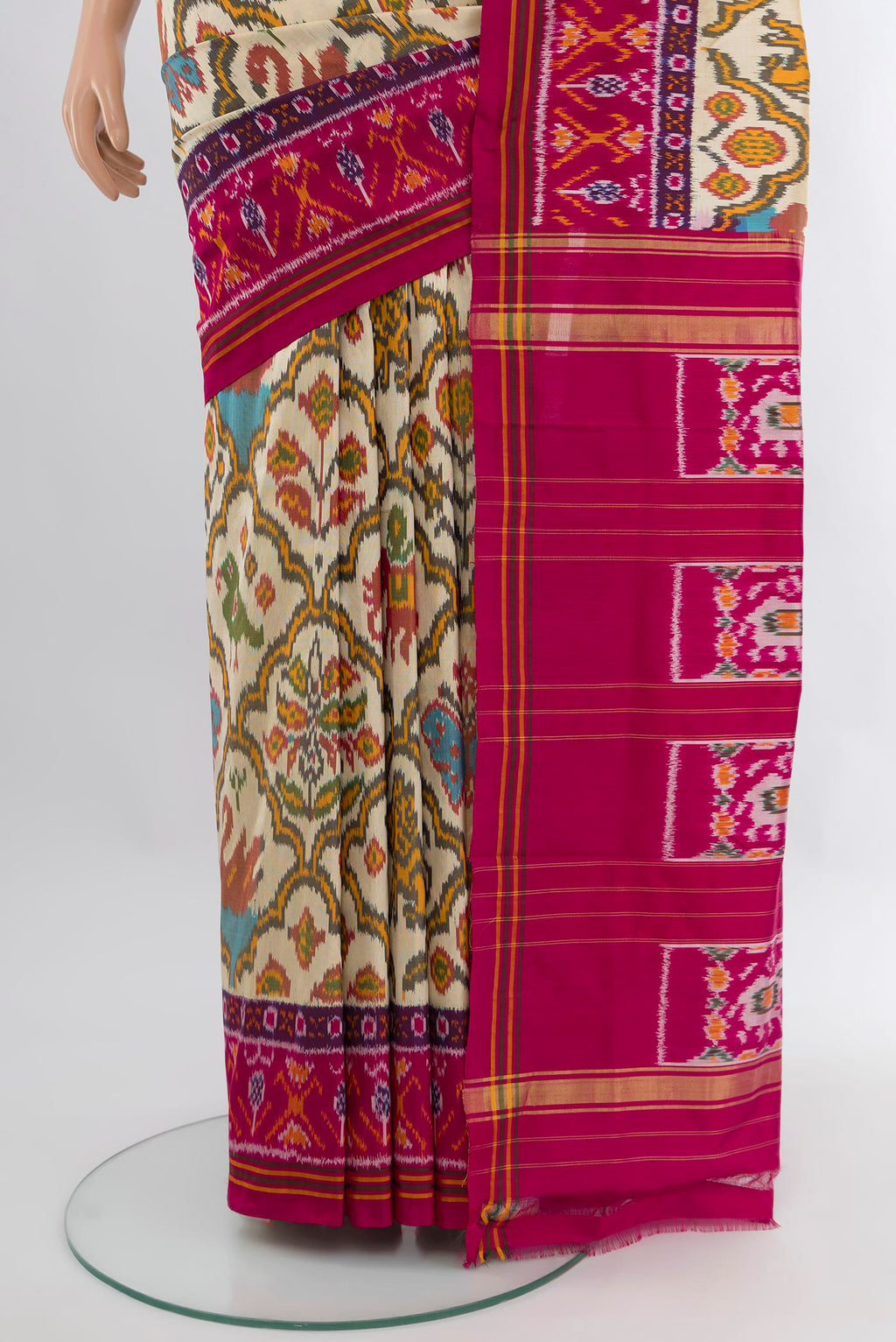 Pleats and pallu of Cream Pochampally Silk Saree with Pure Ikat on the body and Ikat Border. 
