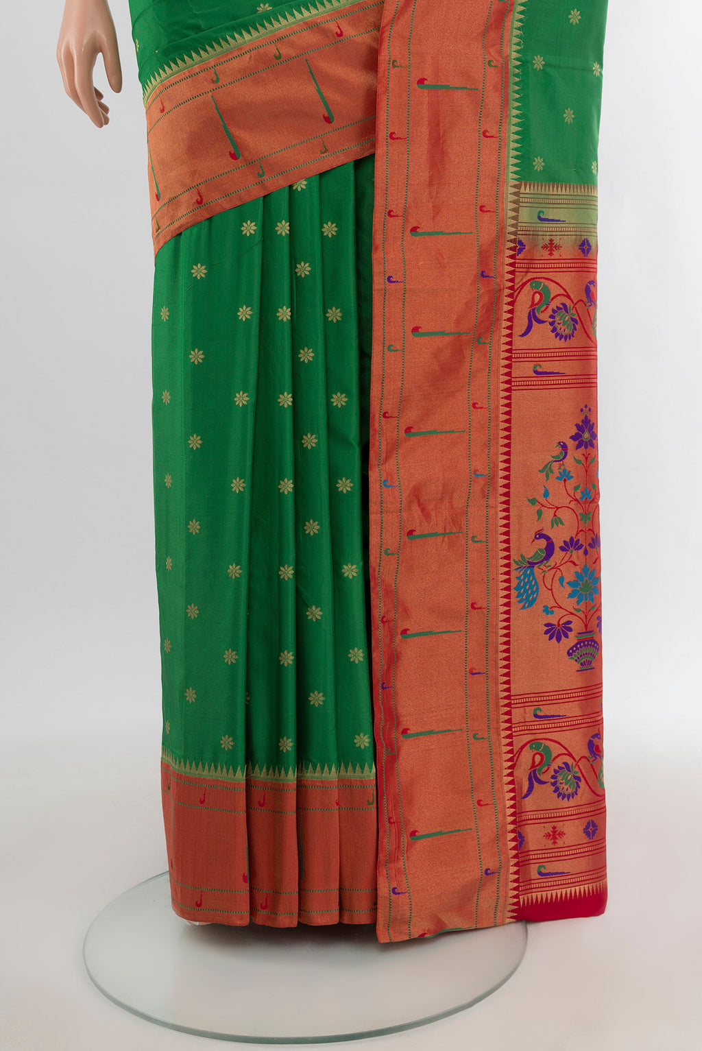 Pleats and pallu of Green Bangalore Silk Saree with Zari Butta on the body and Paithani Border. 
