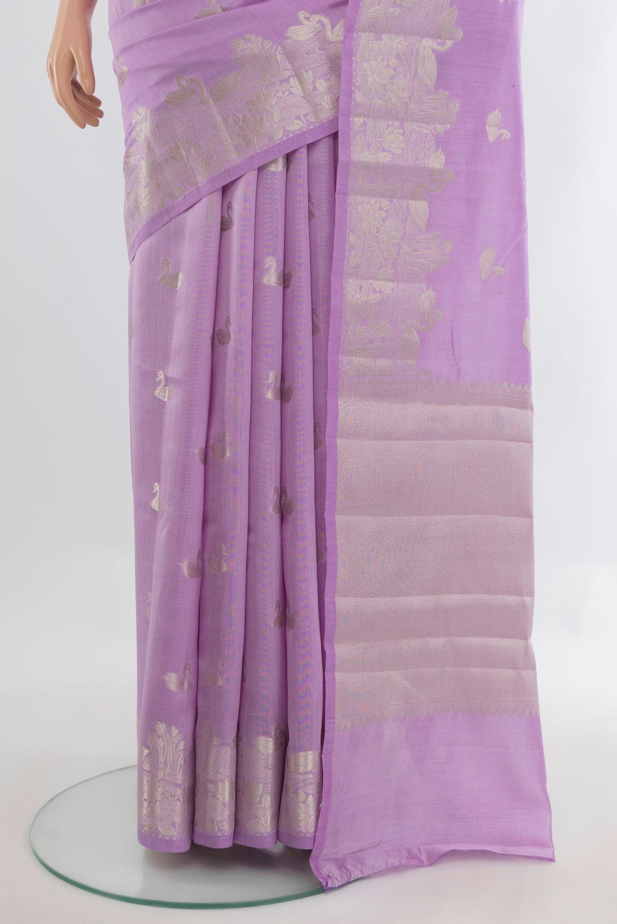 Pleats and pallu of Pure Silk Lavender Banarasi Raw Saree with Zari Butta on the body and Zari Border. 