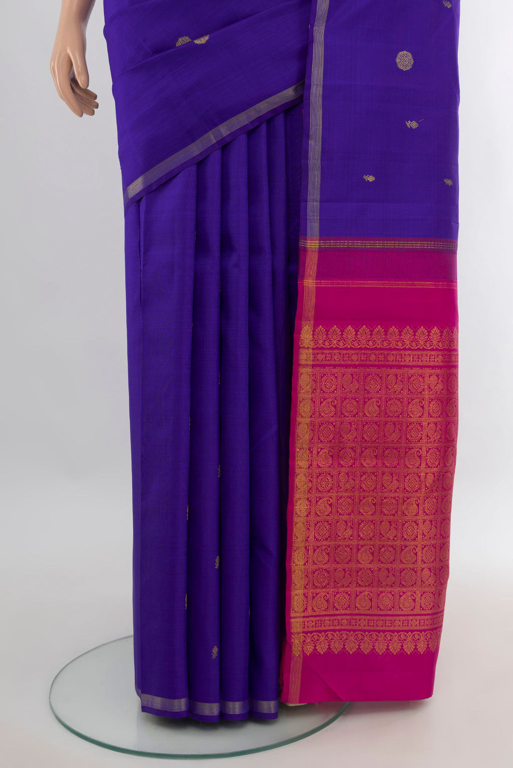 Pleats and pallu of Pure Silk Royal Blue Kanchipuram Saree with Zari Butta on the body and Thin Zari Line. 