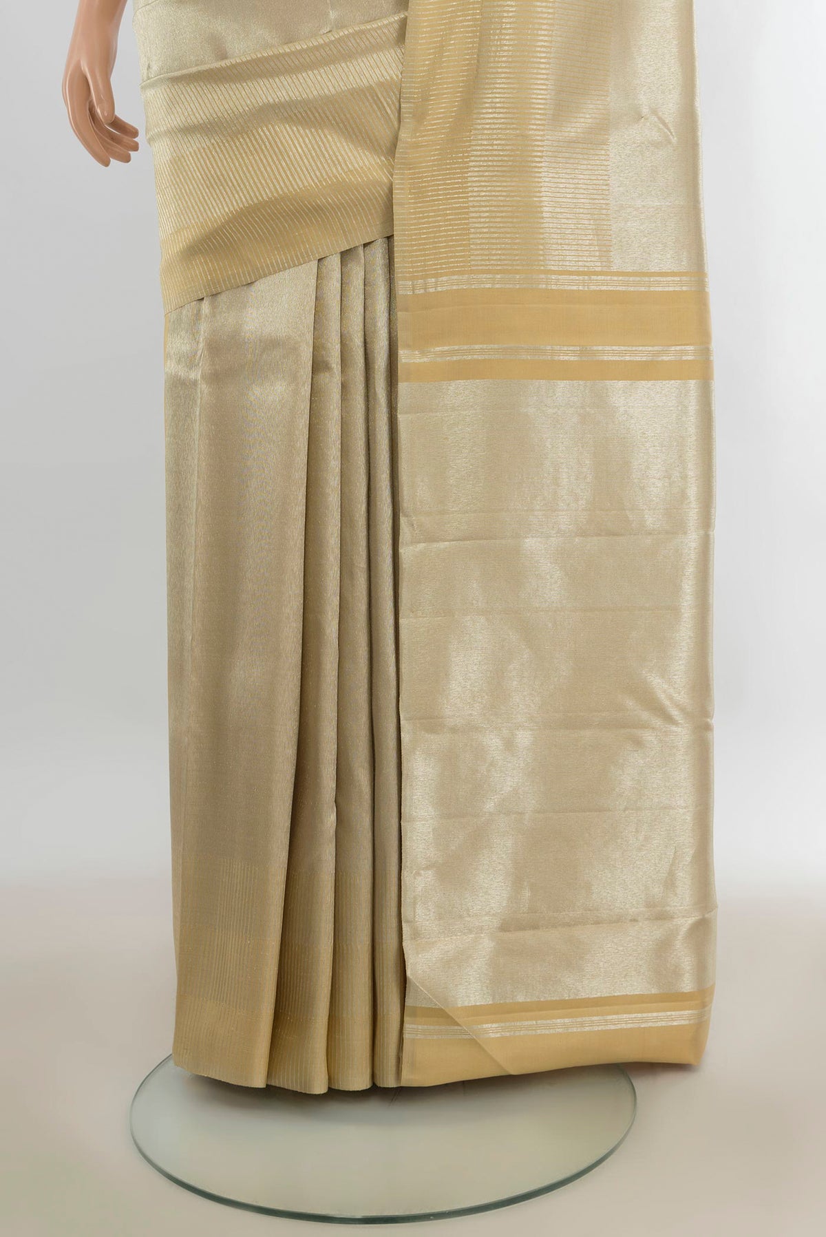 Pleats and pallu of Gold Kanchipuram Tissue Saree with Zari Brocade on the body and Zari Border. 