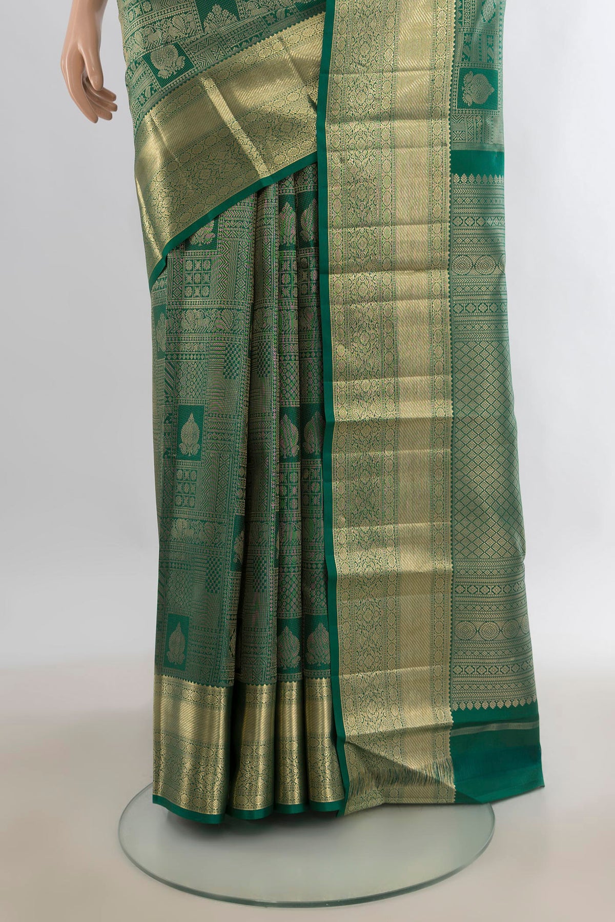 Pleats and pallu of Pure Silk Green Kanjivaram Saree with Zari Brocade on the body and Zari Border. 