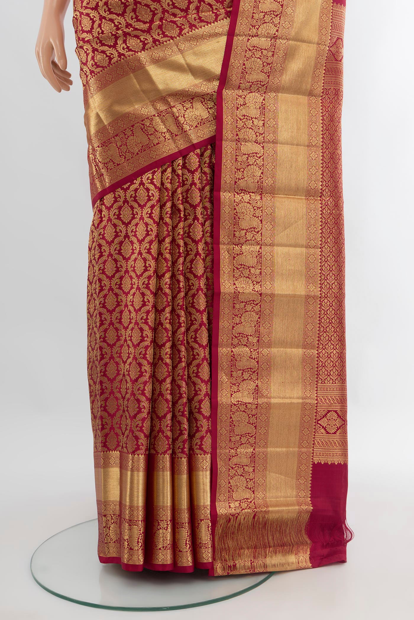 Pleats and pallu of Maroon Kanchipuram Silk Saree with Zari Brocade on the body and Zari Border. 