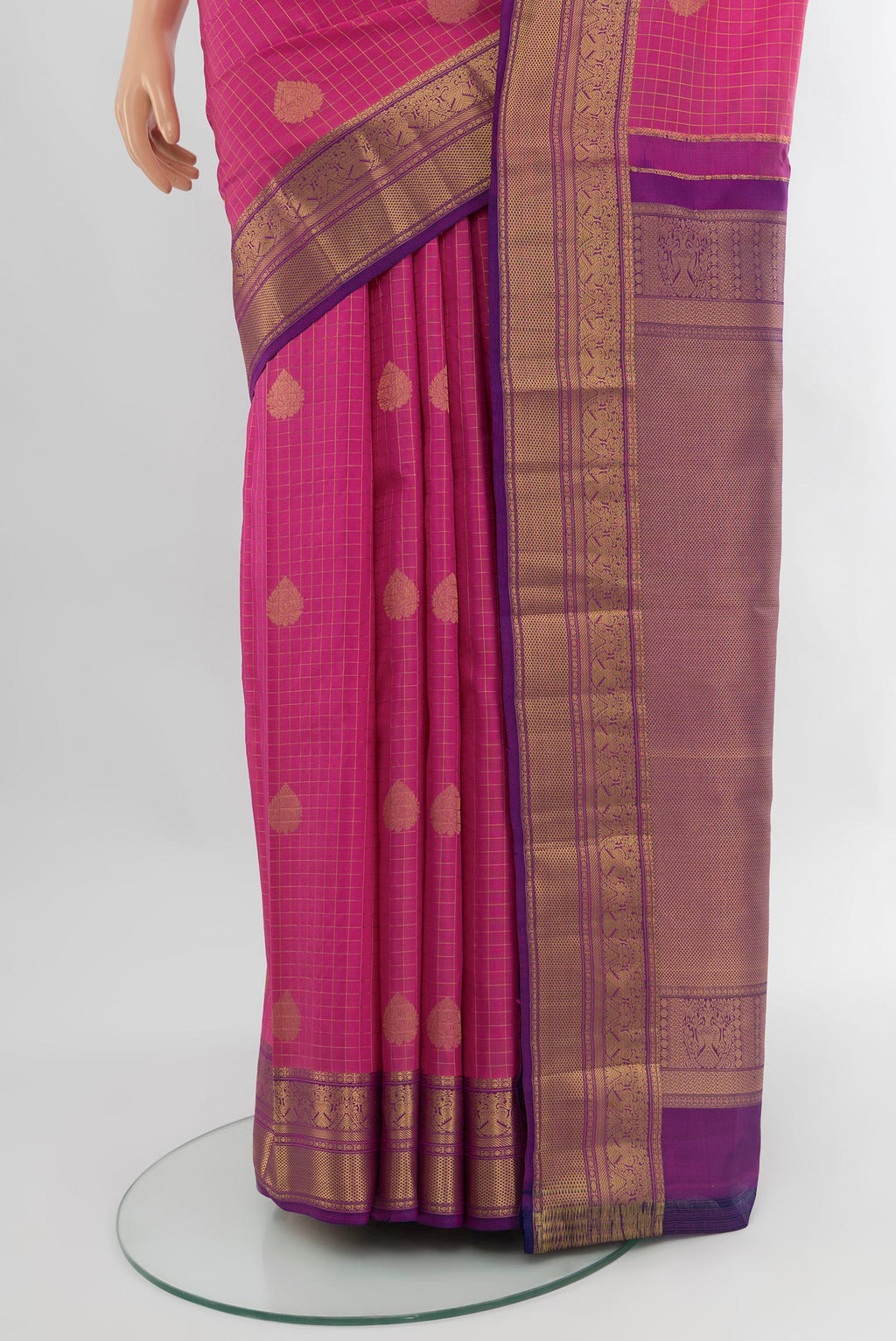 Pleats and pallu of Rose pink Kanjivaram Silk Saree with Checked design on the body and Zari Border. 