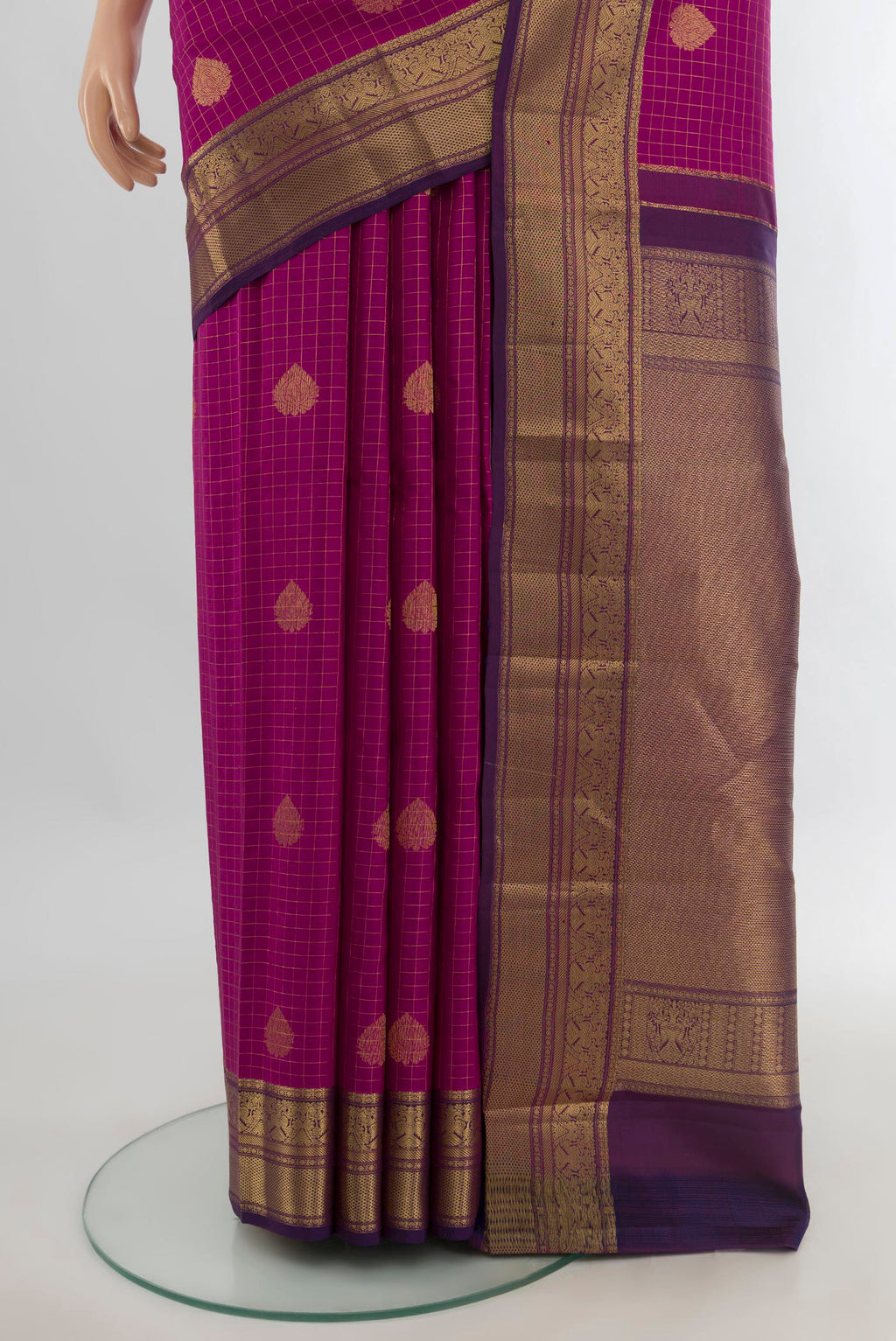 Pleats and pallu of Pure Silk Magenta Kanjivaram Saree with Checked design on the body and Zari Border. 