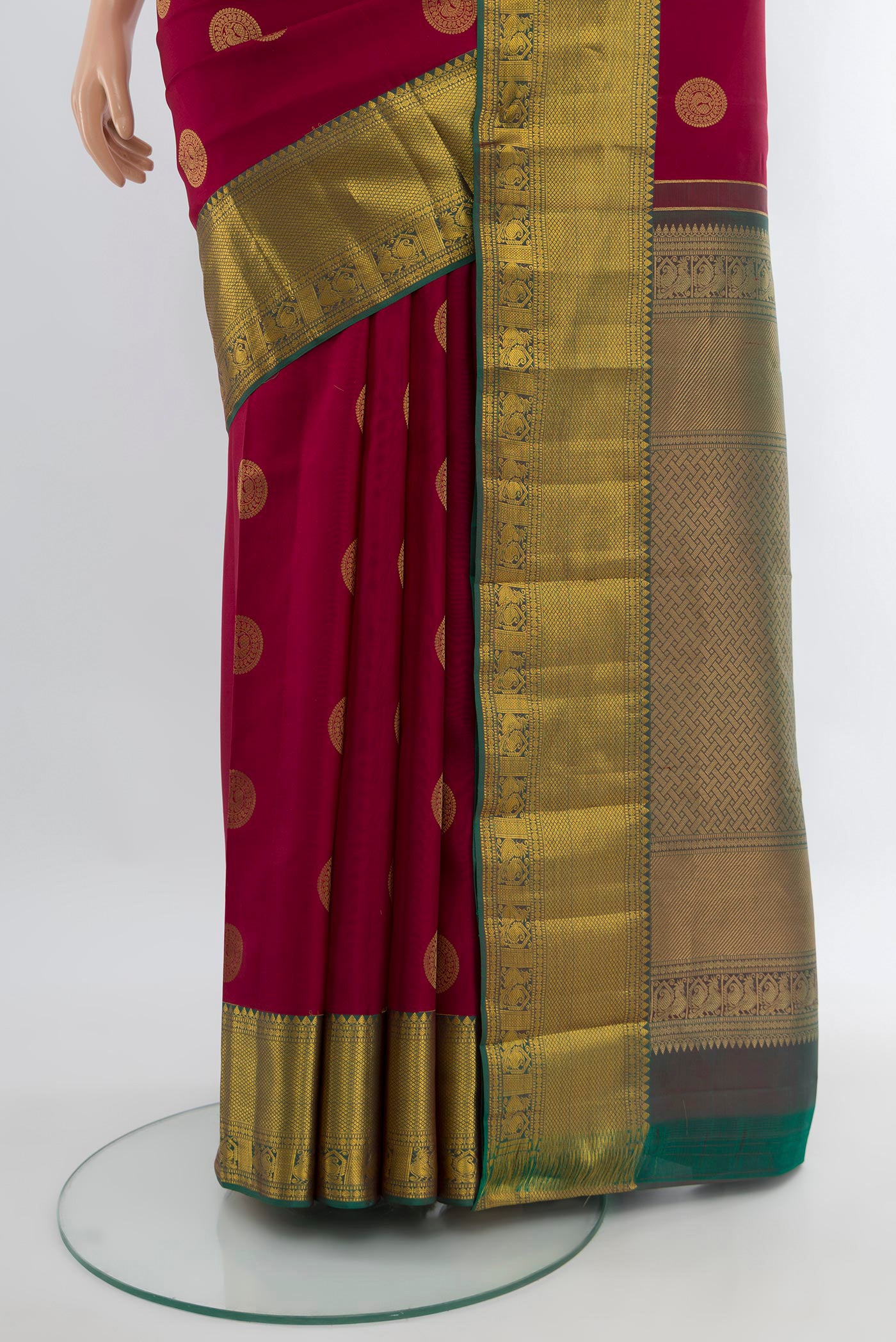 Pleats and pallu of Maroon Kanjivaram Silk Saree with Zari Butta on the body and Zari Border. 