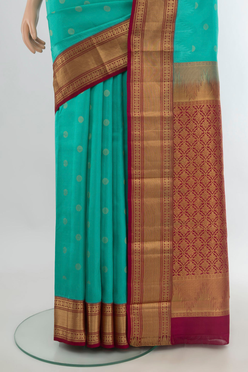 Pleats and pallu of Pure Silk Sea Green Kanchipuram Saree with Zari Butta on the body and Zari Border. 