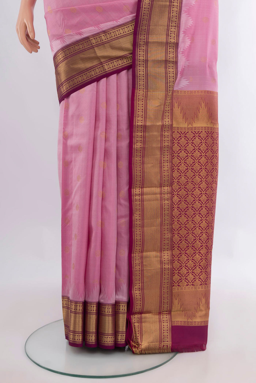 Pleats and pallu of Pure Silk Rose pink Kanchipuram Saree with Zari Butta on the body and Zari Border. 