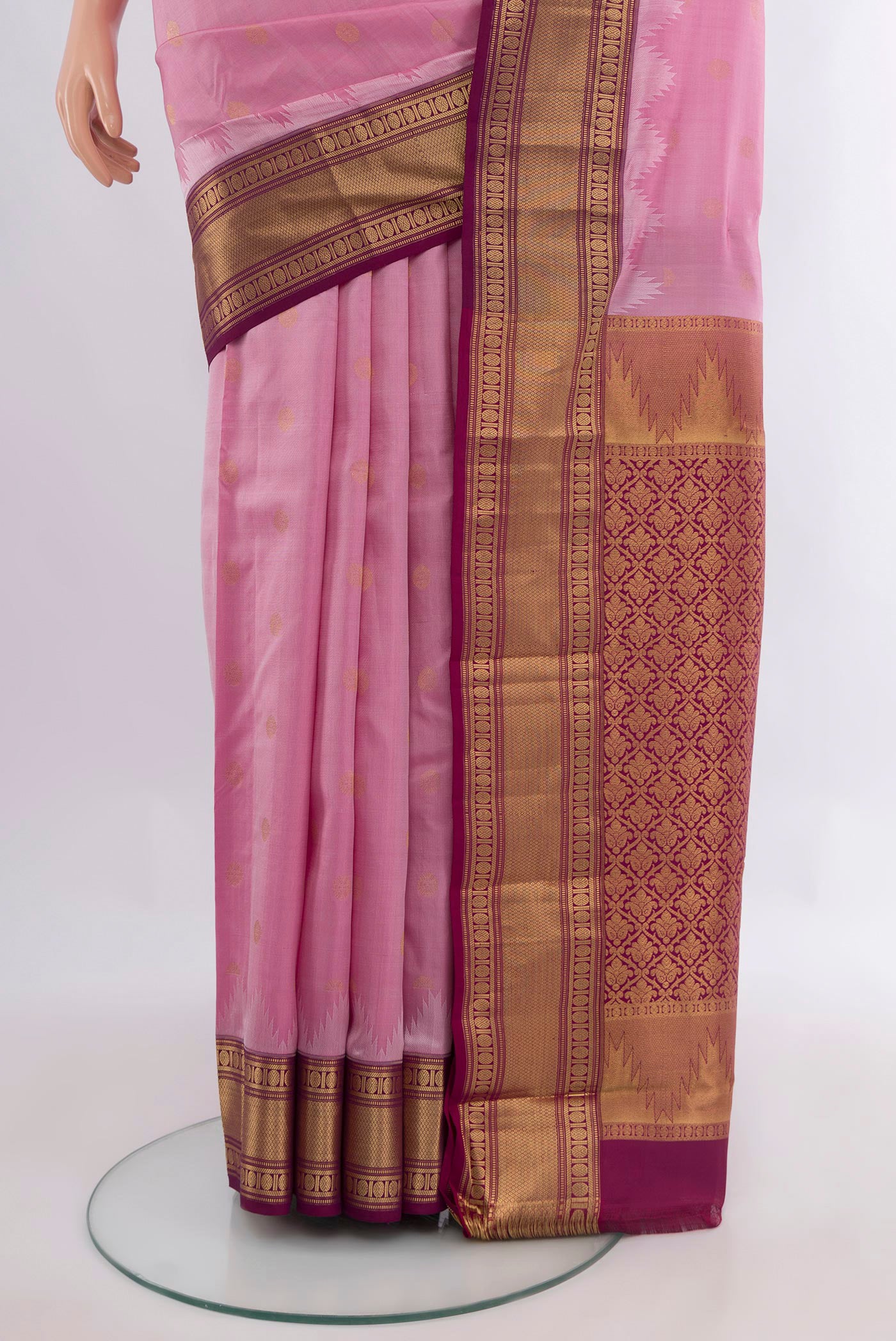 Pleats and pallu of Pure Silk Rose pink Kanchipuram Saree with Zari Butta on the body and Zari Border. 