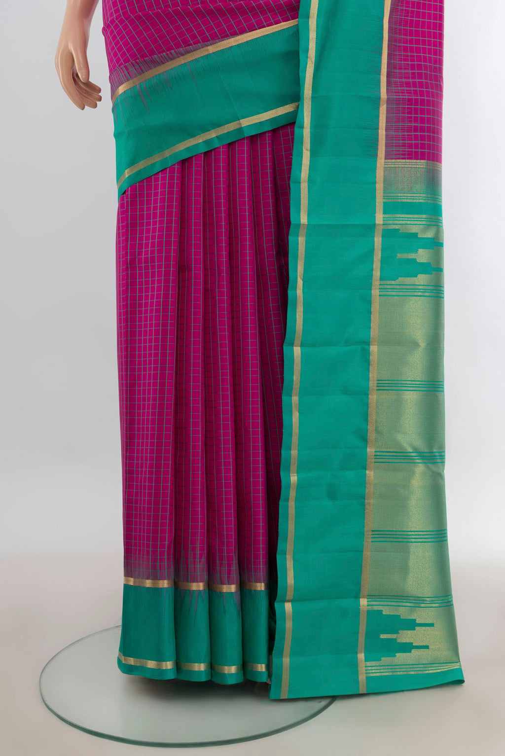 Pleats and pallu of Pure Silk Pink Kanchipuram Saree with Checked design on the body and Plain Border. 