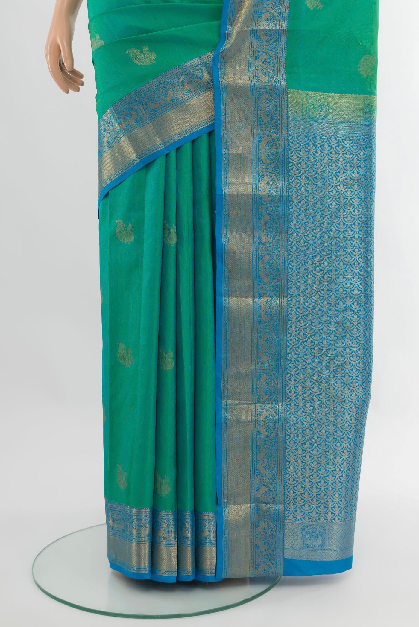 Pleats and pallu of Green Dual Tone Kanchipuram Silk Saree with Zari Butta on the body and Zari Border. 