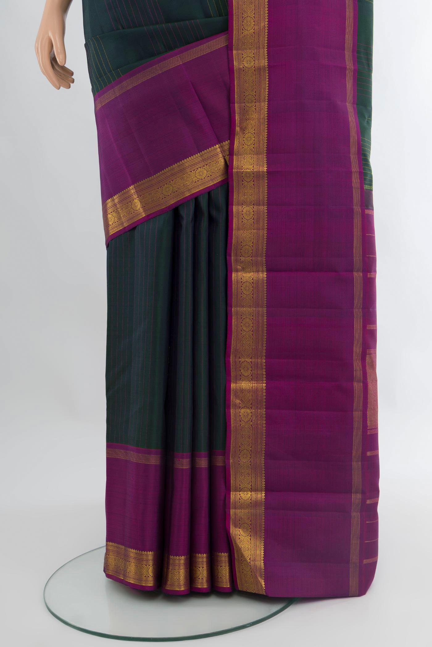 Pleats and pallu of Bottle Green Kanjivaram Silk Saree with Plain Body and Plain Border. 