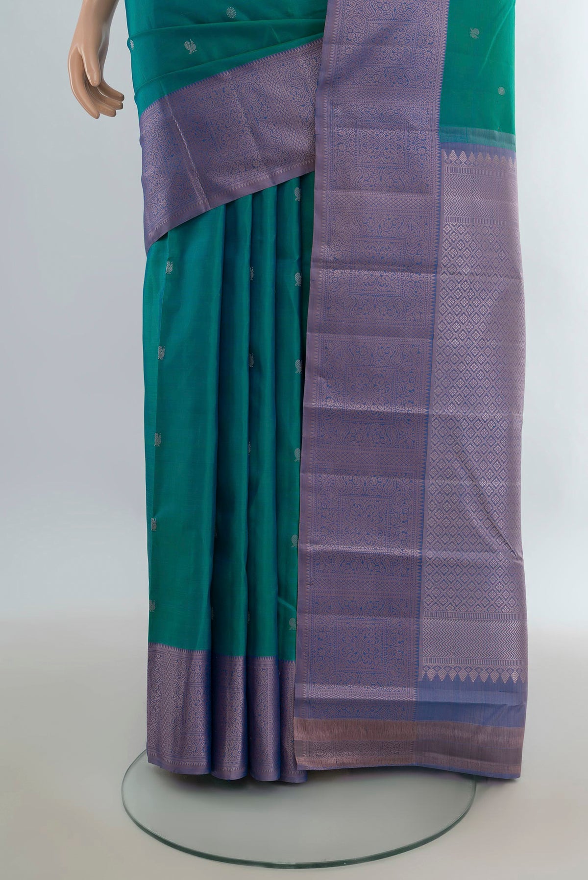 Pleats and pallu of Pure Silk Sea Green Kanchipuram Saree with Thread Butta on the body and Thread Border. 