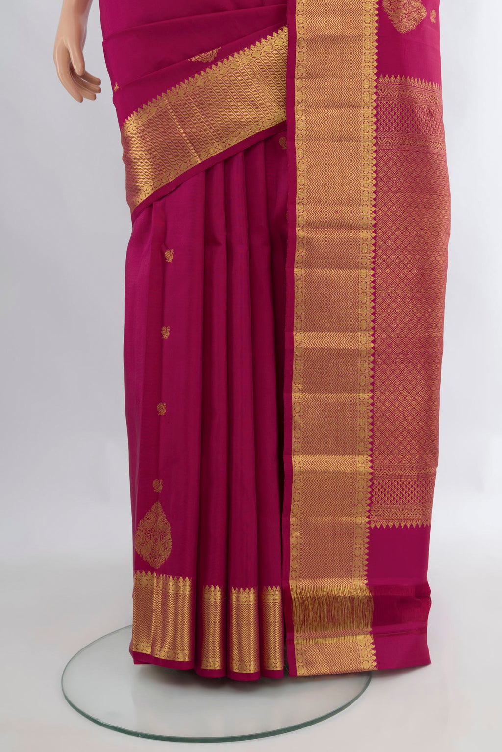 Pleats and pallu of Pure Silk Magenta Kanjivaram Saree with Zari Butta on the body and Zari Border. 