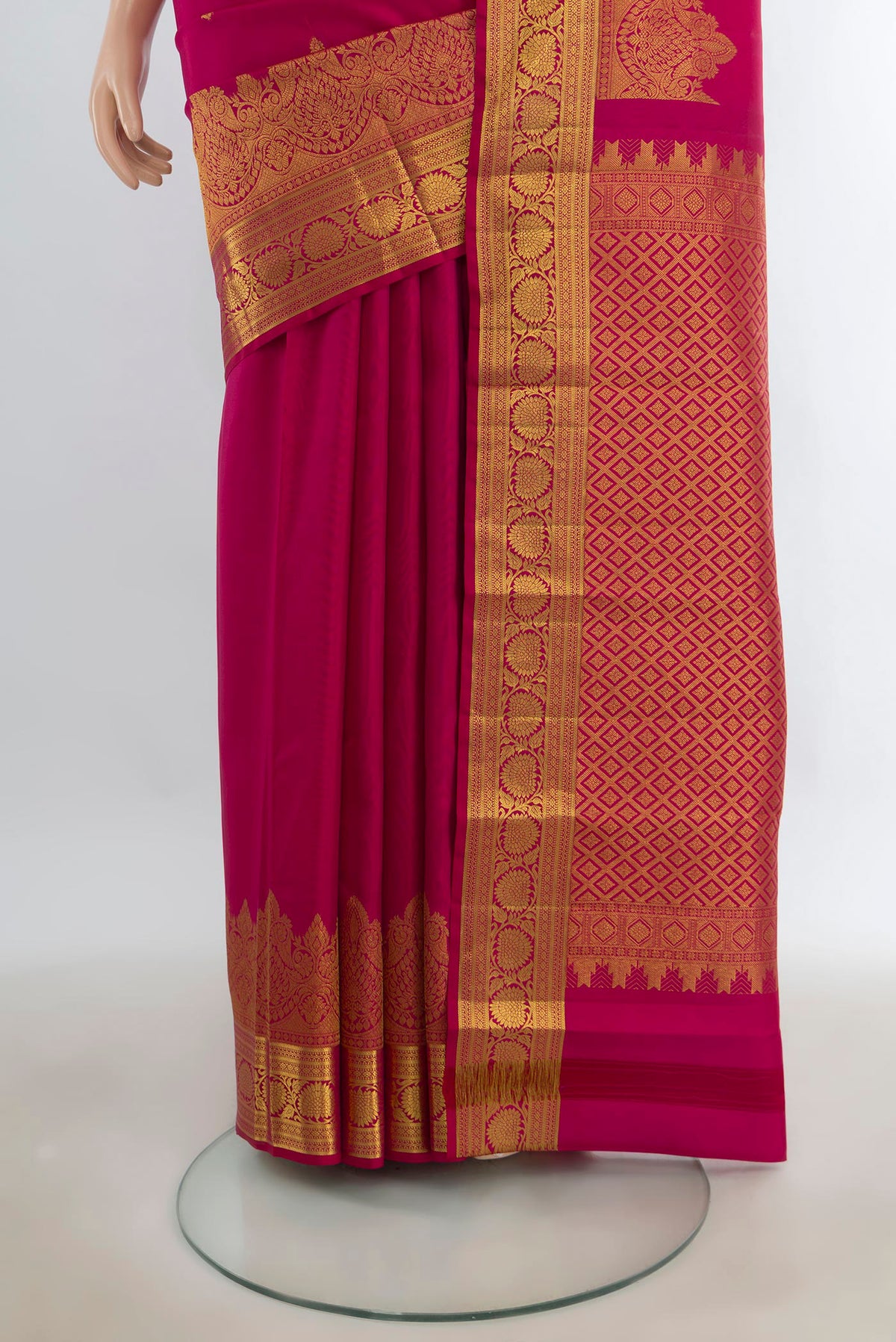 Pleats and pallu of Pure Silk Dark Pink Kanjivaram Saree with Zari Butta on the body and Silk Border. 