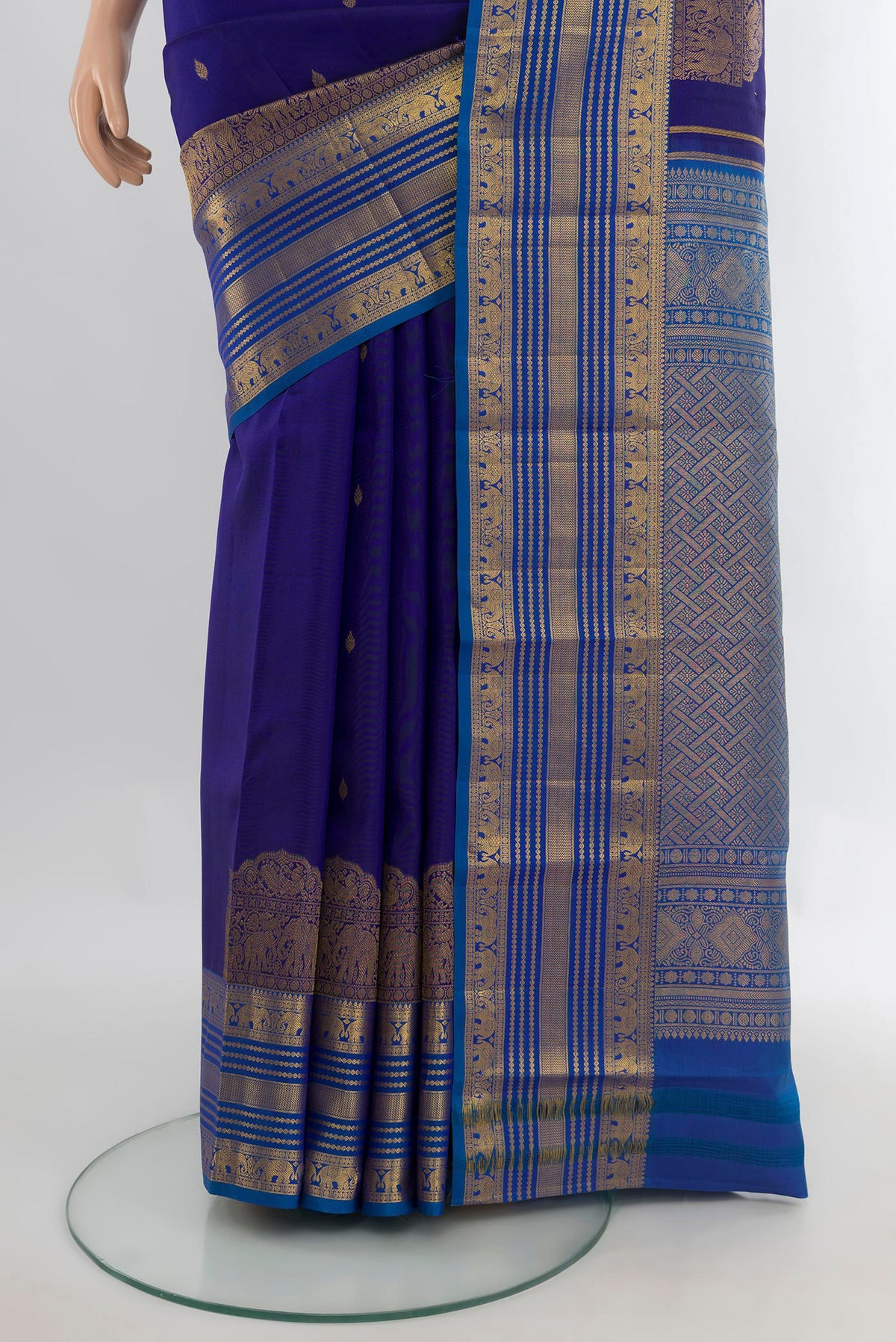 Pleats and pallu of Pure Silk Dark Blue Kanjivaram Saree with Zari Butta on the body and Zari Border. 