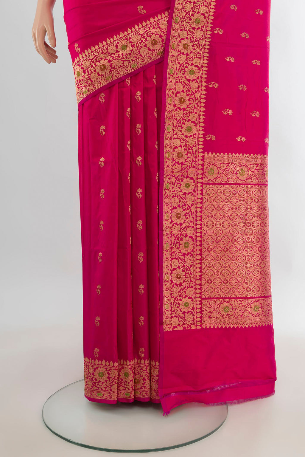 Pleats and pallu of Pure Silk Dark Pink Banarasi Katan Saree with Zari Butta on the body and Zari Border. 