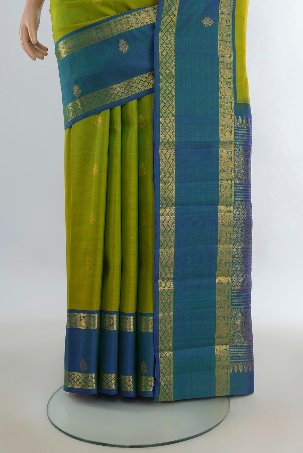 Pleats and pallu of Pure Silk Green Kanjivaram Saree with Zari Butta on the body and Zari Border. 