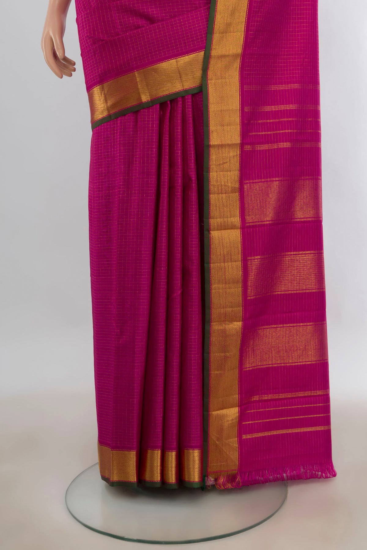 Pleats and pallu of Pure Silk Pink Kanjivaram Saree with Checked design on the body and Zari Border. 