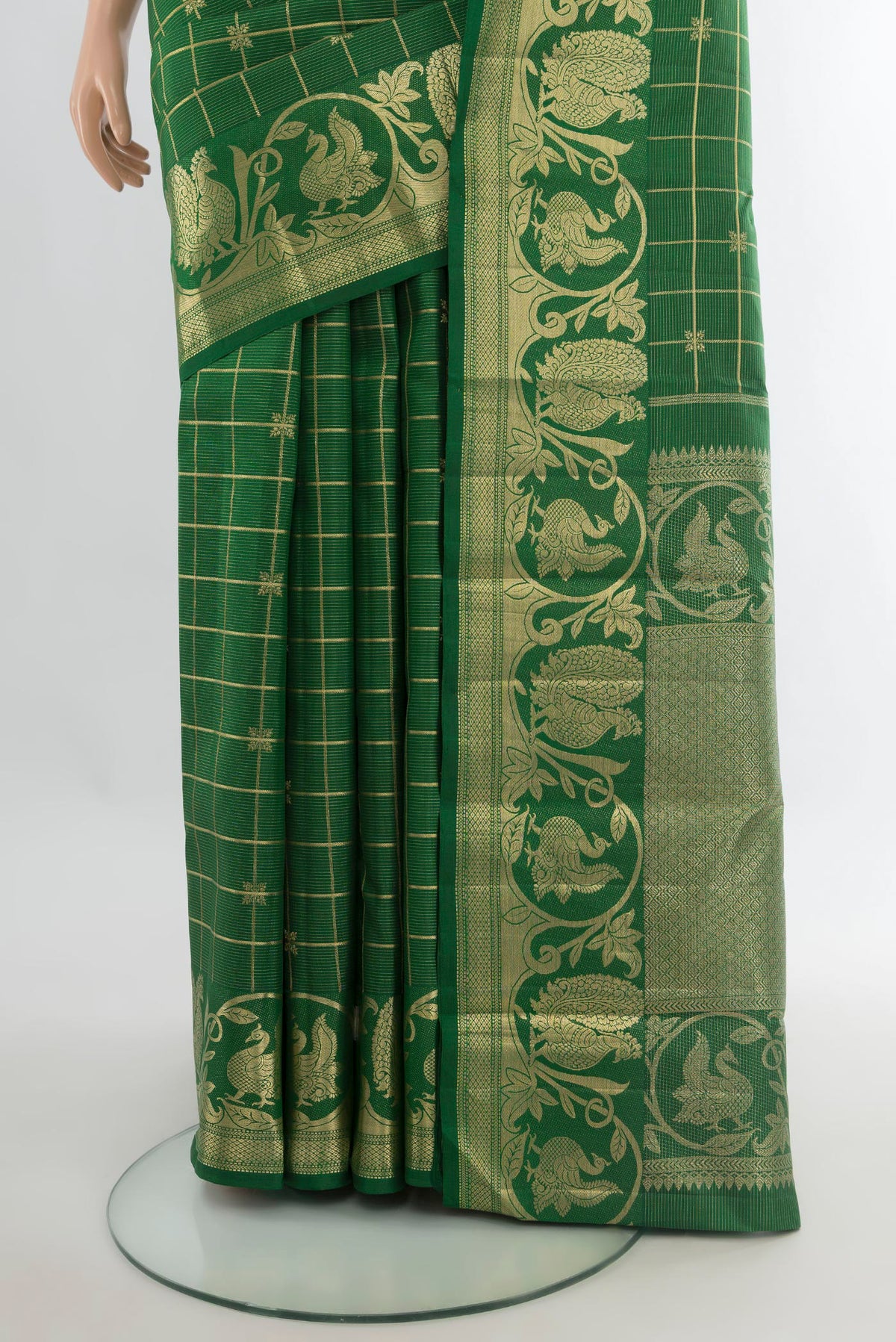 Pleats and pallu of Pure Silk Green Kanchipuram Saree with Checked design on the body and Fancy Border. 