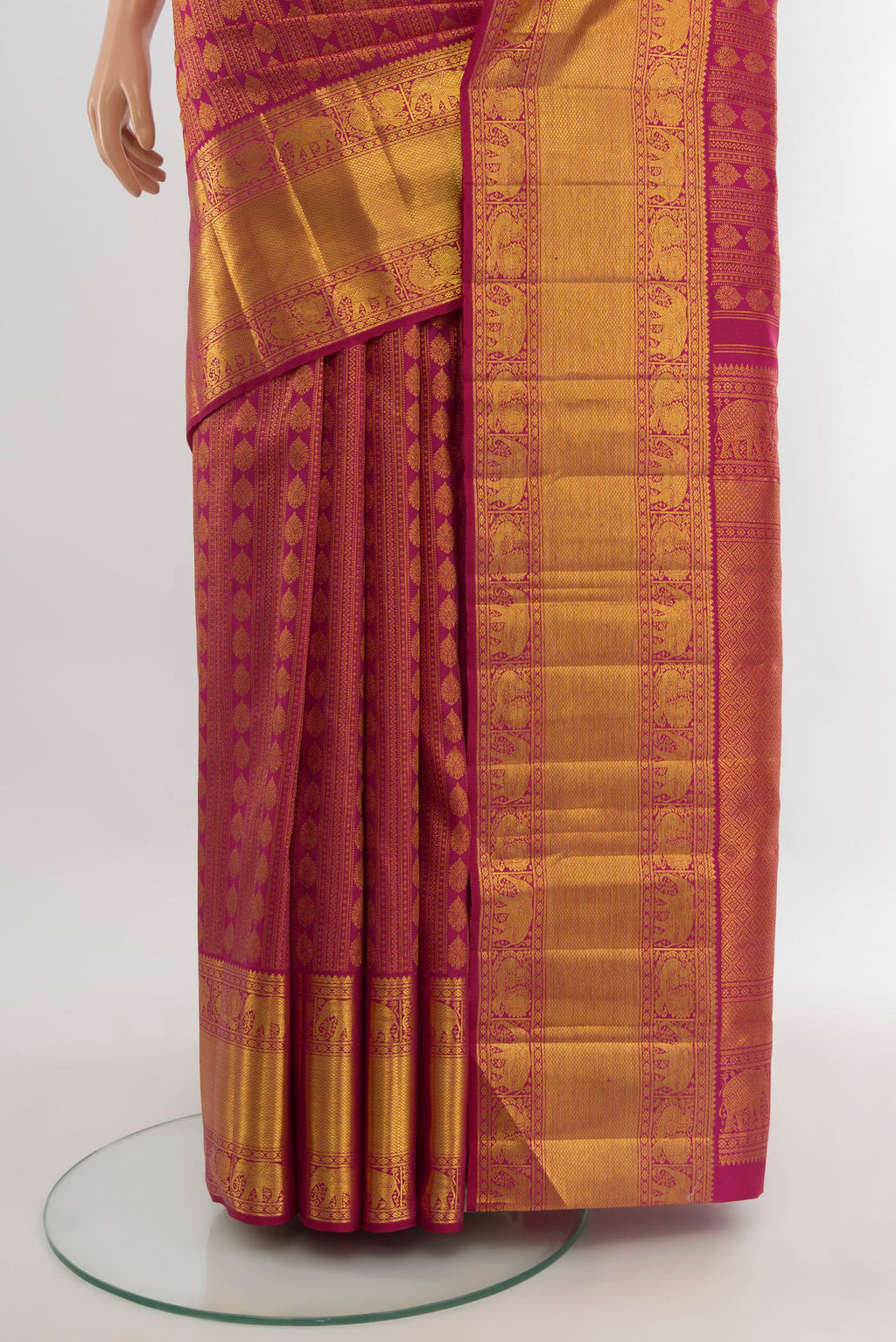 Pleats and pallu of Dark Pink Kanchipuram Silk Saree with Zari Brocade on the body and Zari Border. 