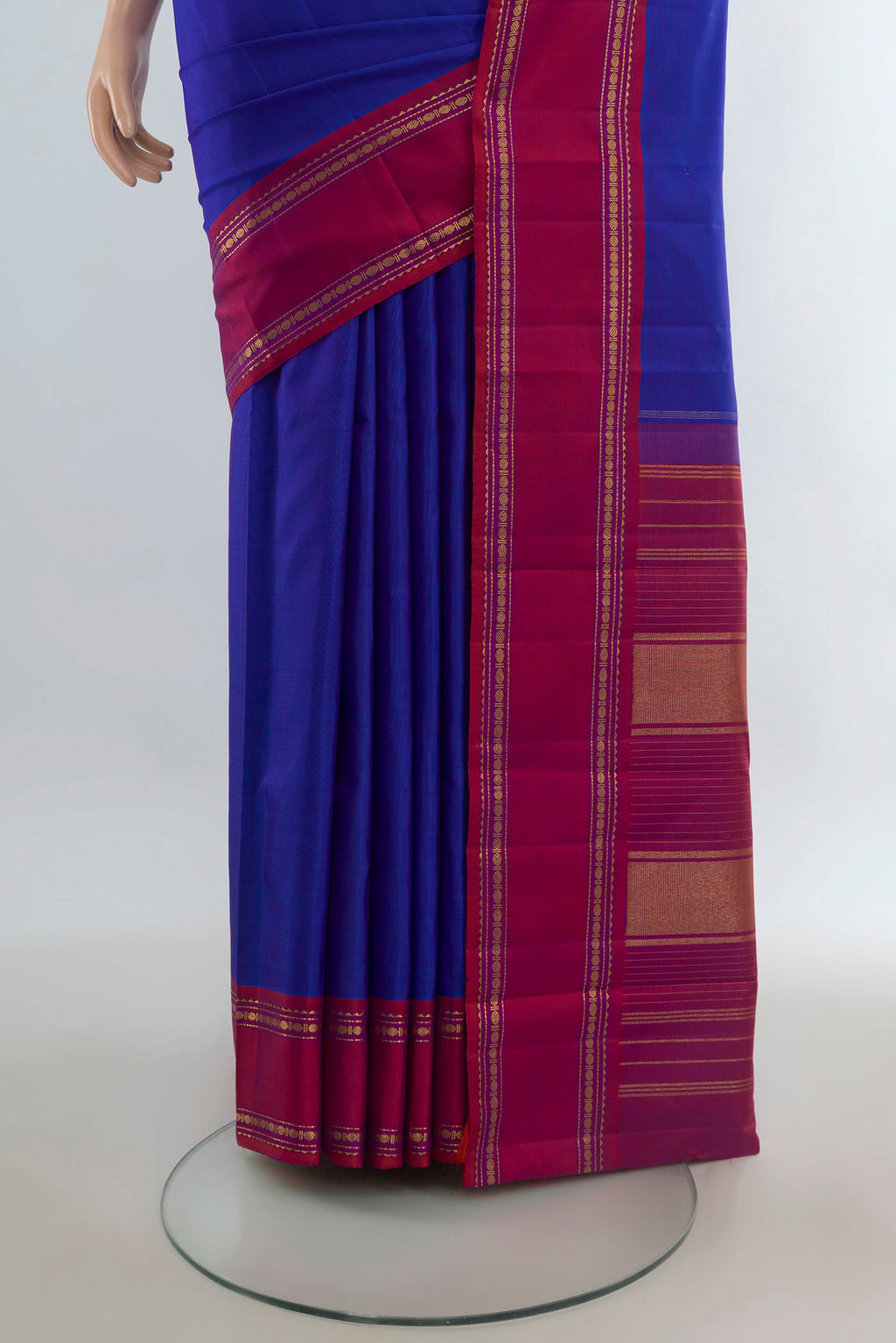 Pleats and pallu of Pure Silk Royal Blue Kanjivaram Saree with Plain Body and Plain Border. 