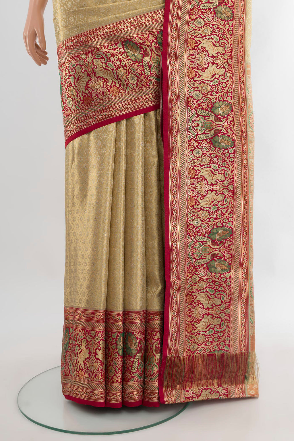 Pleats and pallu of Golden Kanchipuram Tissue Silk Saree with Zari Brocade on the body and Zari Border. 