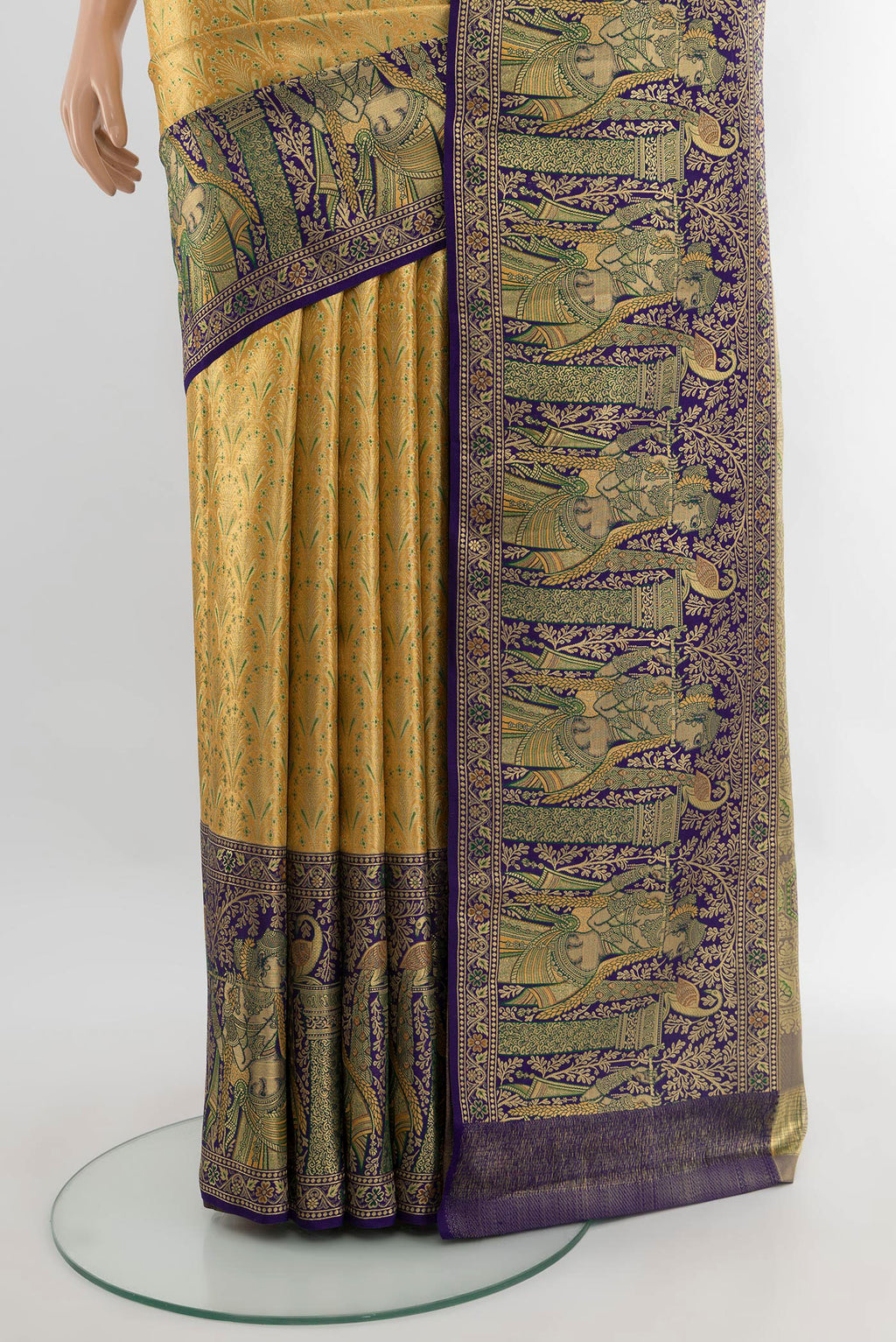 Pleats and pallu of Golden Kanchipuram Tissue Silk Saree with Zari Brocade on the body and Zari Border. 