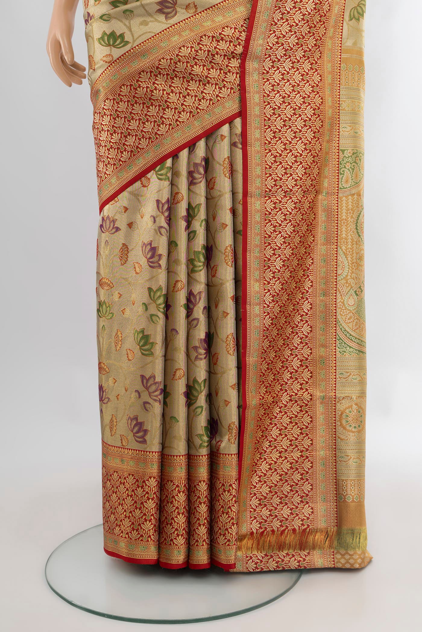 Pleats and pallu of Golden Kanchipuram Tissue Silk Saree with Zari Brocade on the body and Zari Border. 
