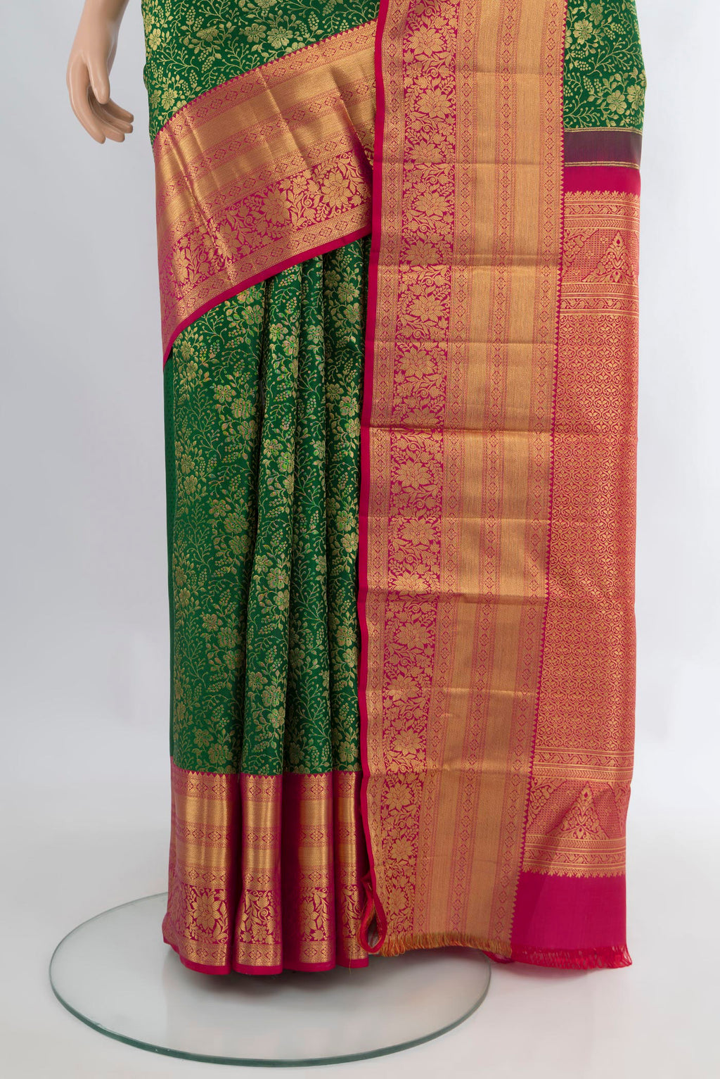 Pleats and pallu of Pure Silk Green Kanchipuram Saree with Zari Brocade on the body and Zari Border. 