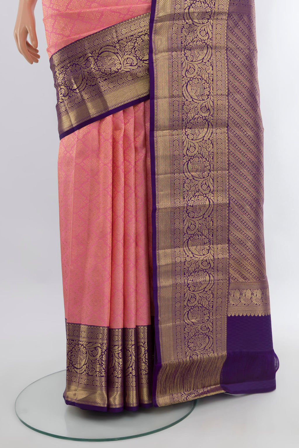 Pleats and pallu of Rose pink Kanchipuram Silk Saree with Zari Brocade on the body and Zari Border. 