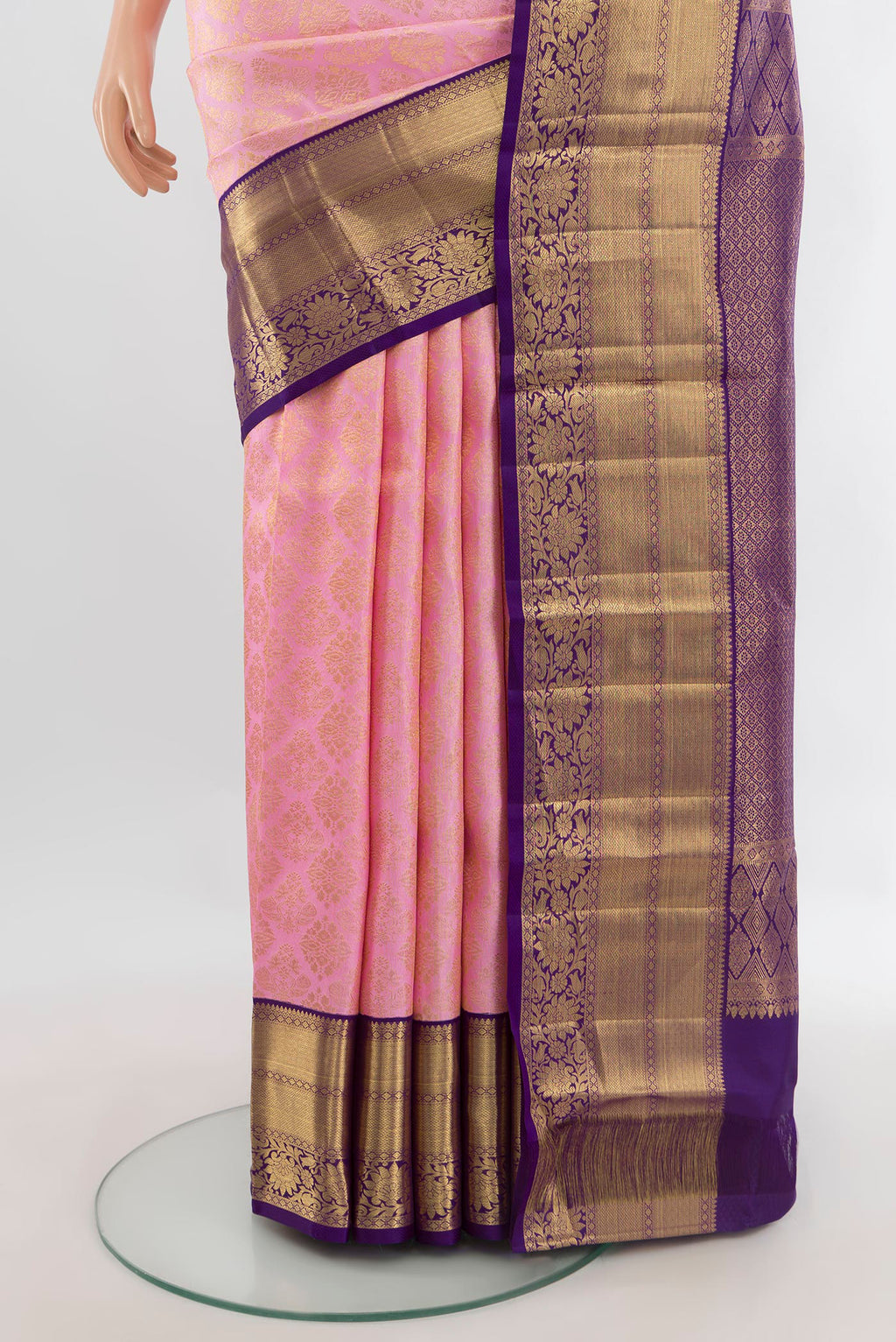 Pleats and pallu of Pure Silk Rose pink Kanchipuram Saree with Zari Brocade on the body and Zari Border. 