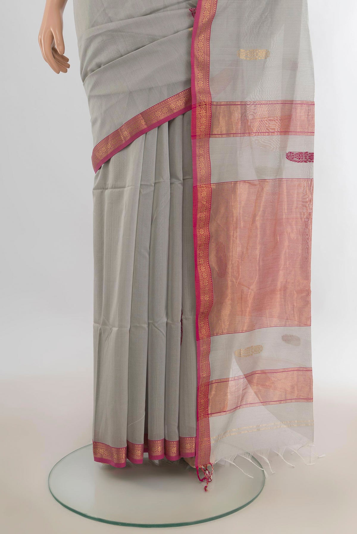 Pleats and pallu of Davys Grey Maheshwari Cotton Saree with Zari And Thread Butta on the body and Zari Border. 