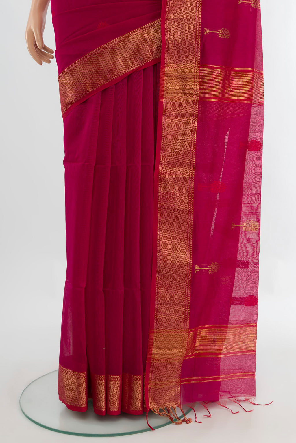 Pleats and pallu of Dark Pink Maheshwari Silk Cotton Saree with Zari Butta on the body and Silk Border. 