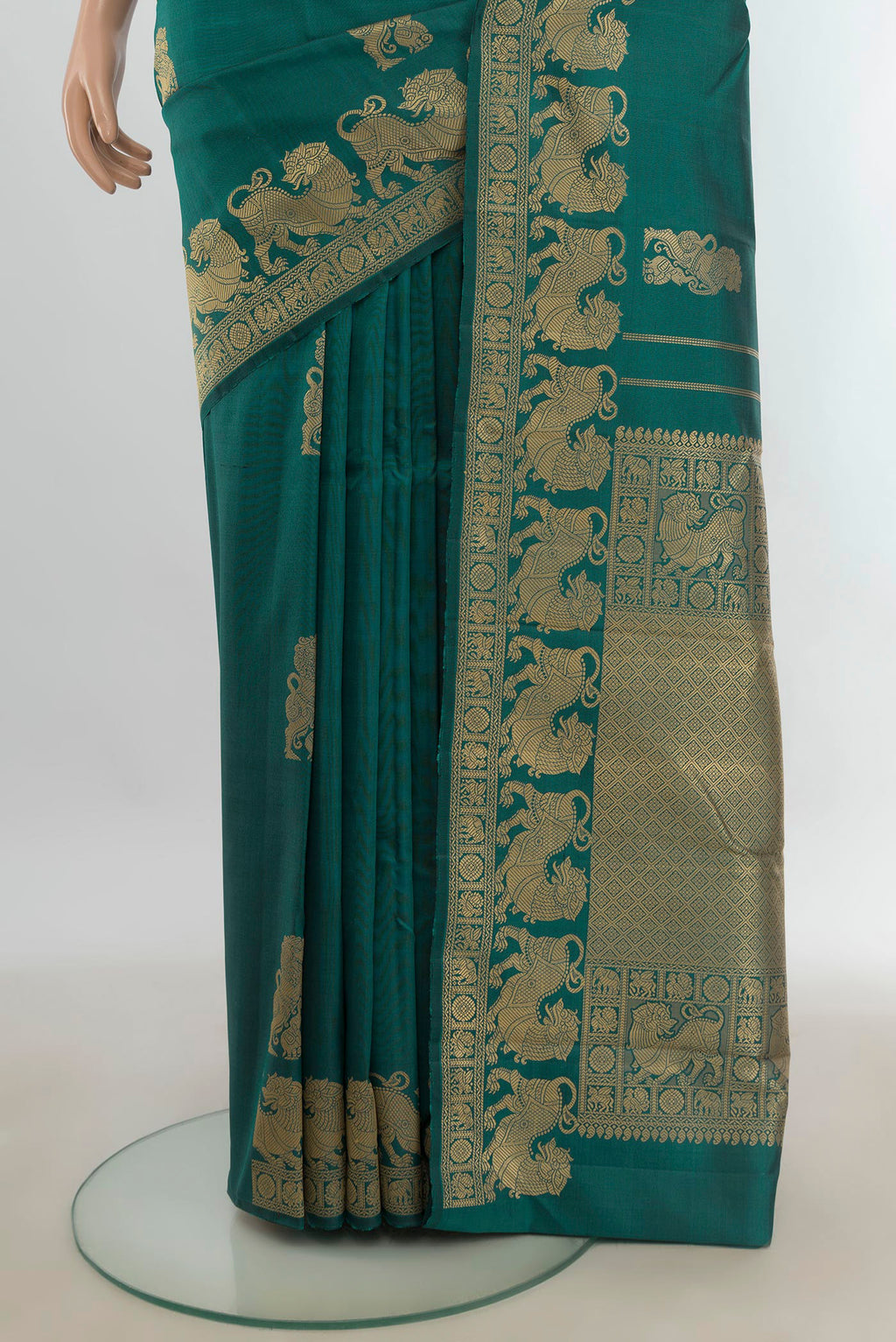 Pleats and pallu of Pure Silk Blue Kanjivaram Saree with Plain Body and Silk Border. 