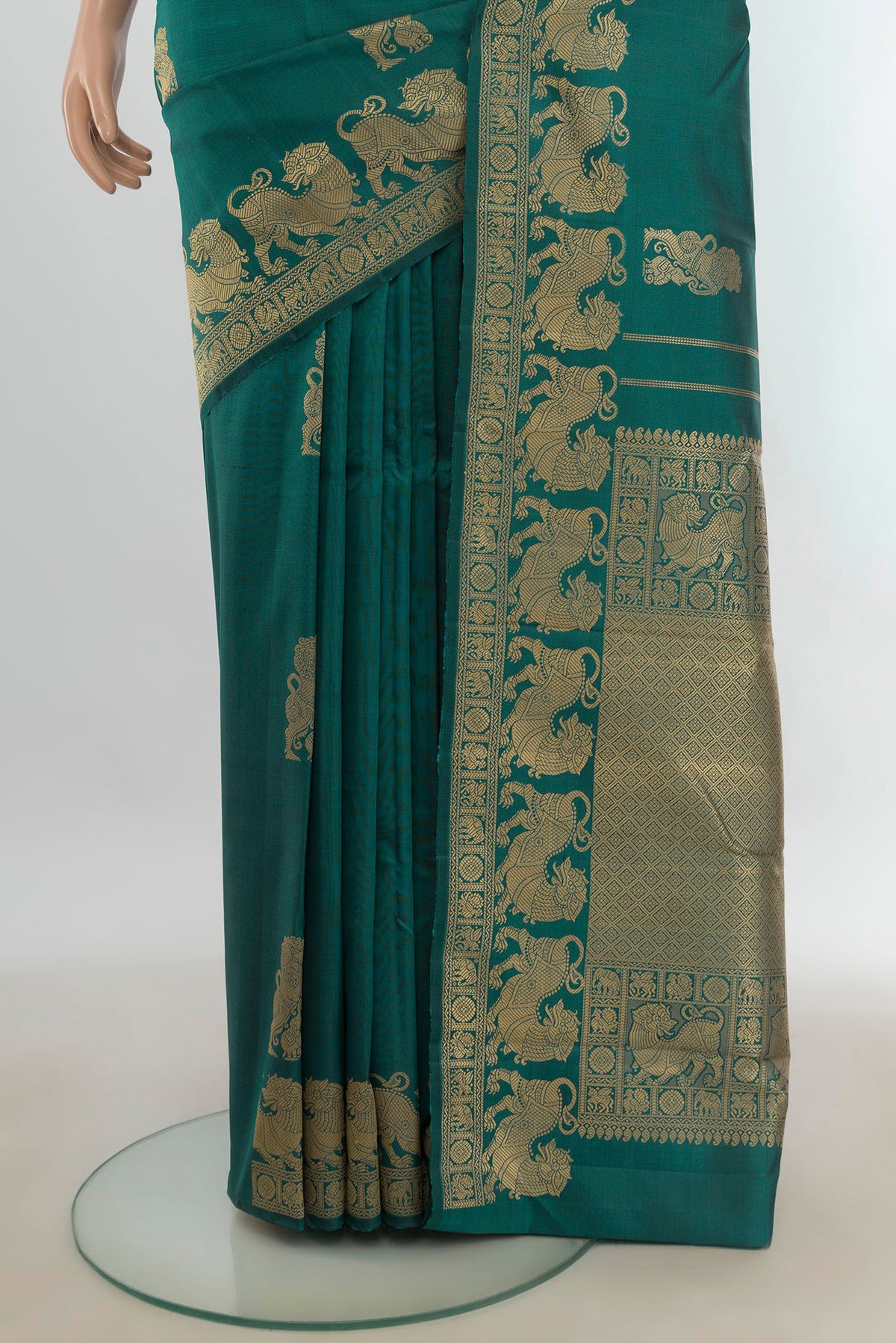 Pleats and pallu of Pure Silk Blue Kanjivaram Saree with Plain Body and Silk Border. 