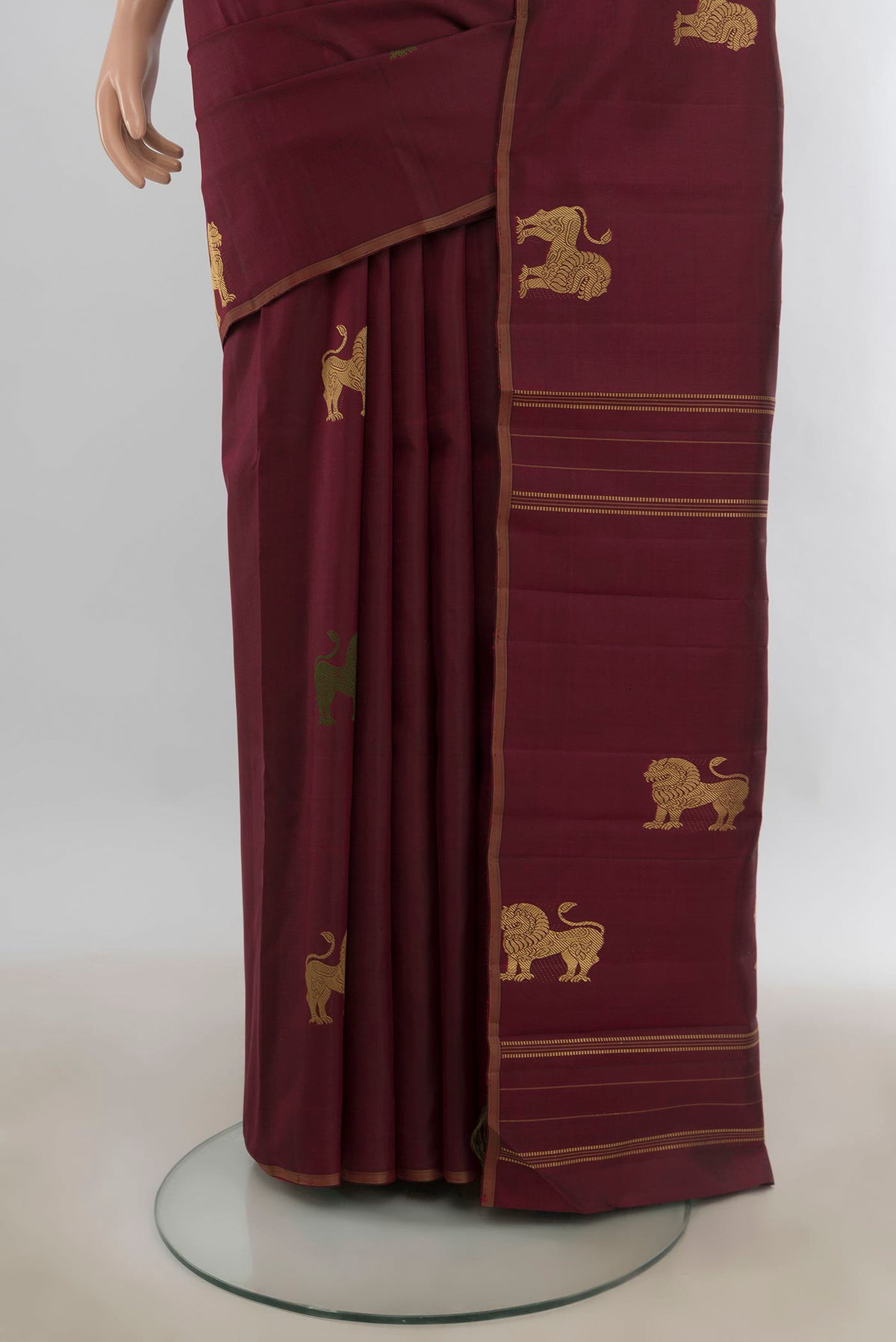 Pleats and pallu of Pure Silk Maroon Kanjivaram Saree with Thread Butta on the body and Thin Zari Line. 