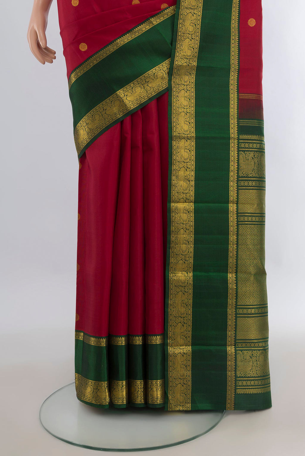 Pleats and pallu of Pure Silk Maroon Kanchipuram Saree with Zari Butta on the body and Zari Border. 