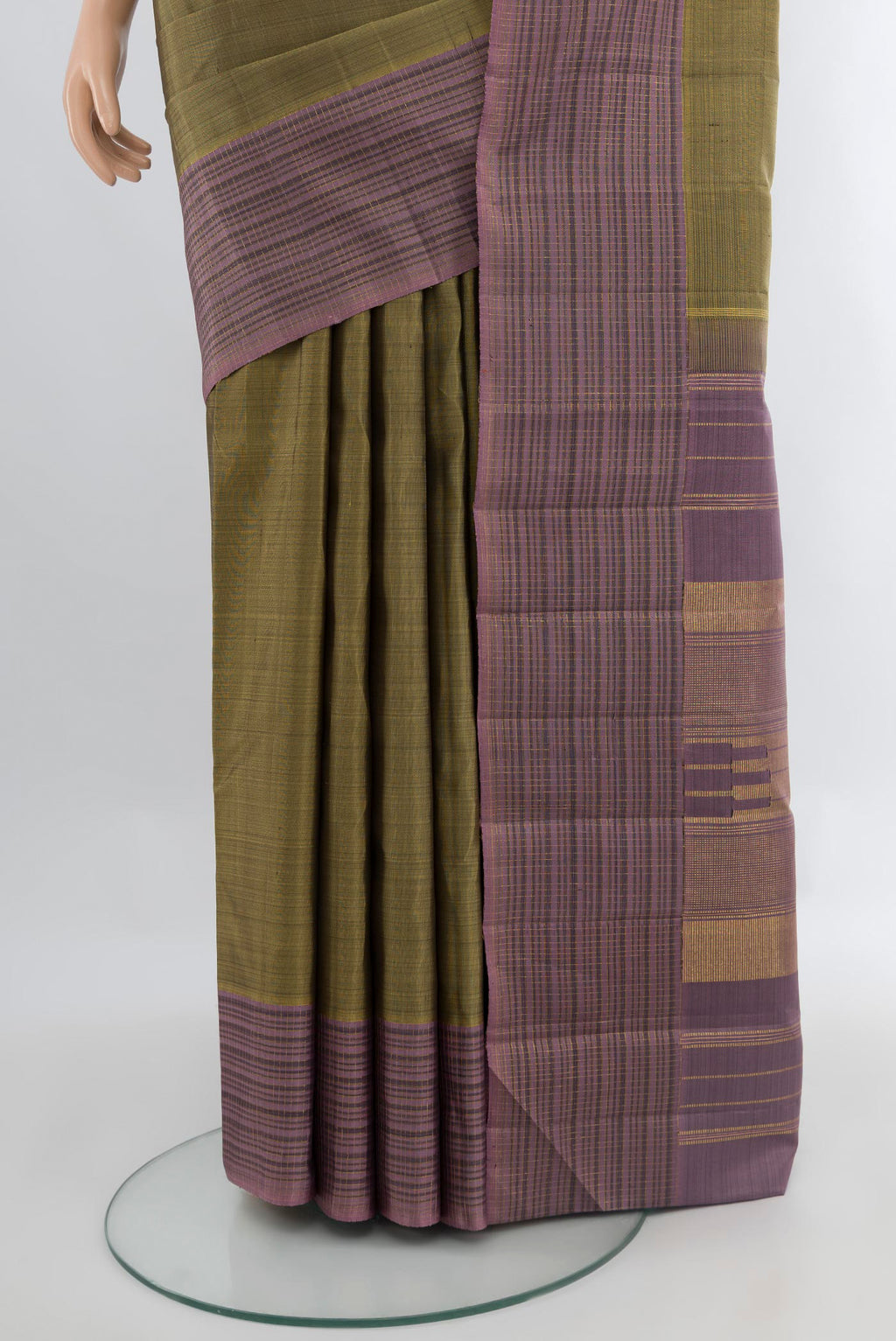 Pleats and pallu of Davys Grey Kanjivaram Silk Saree with Plain Body and Plain Border. 