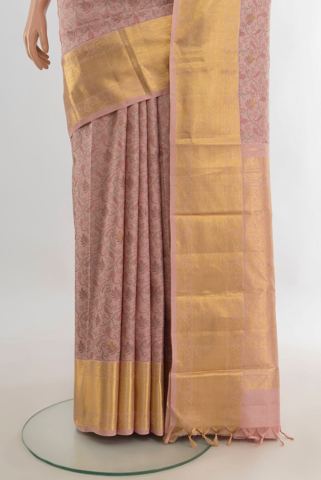 Pleats and pallu of Pure Silk Peach Kanchipuram Saree with Jacquard design on the body and Zari Border. 