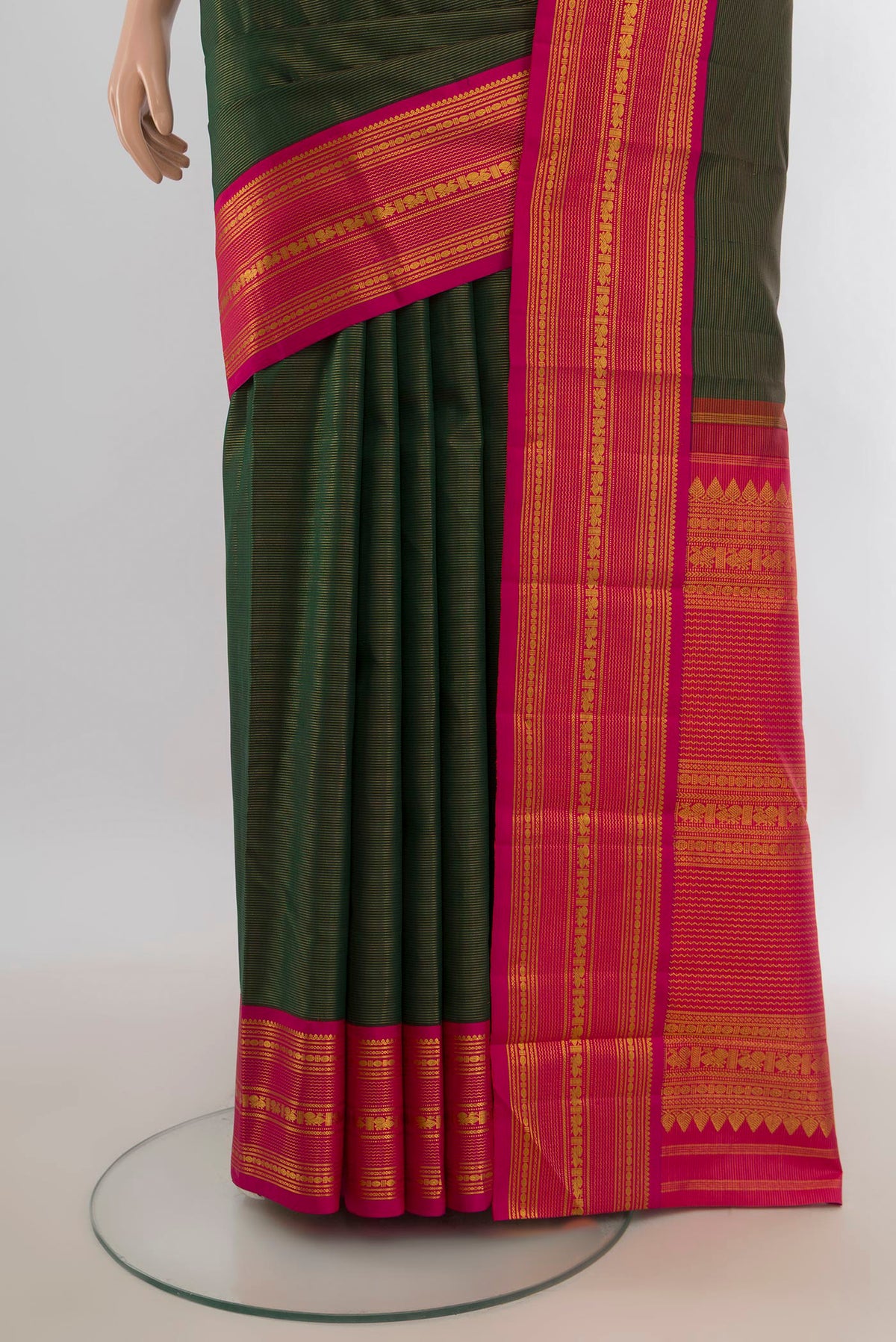 Pleats and pallu of Pure Silk Mint Green Kanjivaram Saree with Plain Body and Silk Border. 