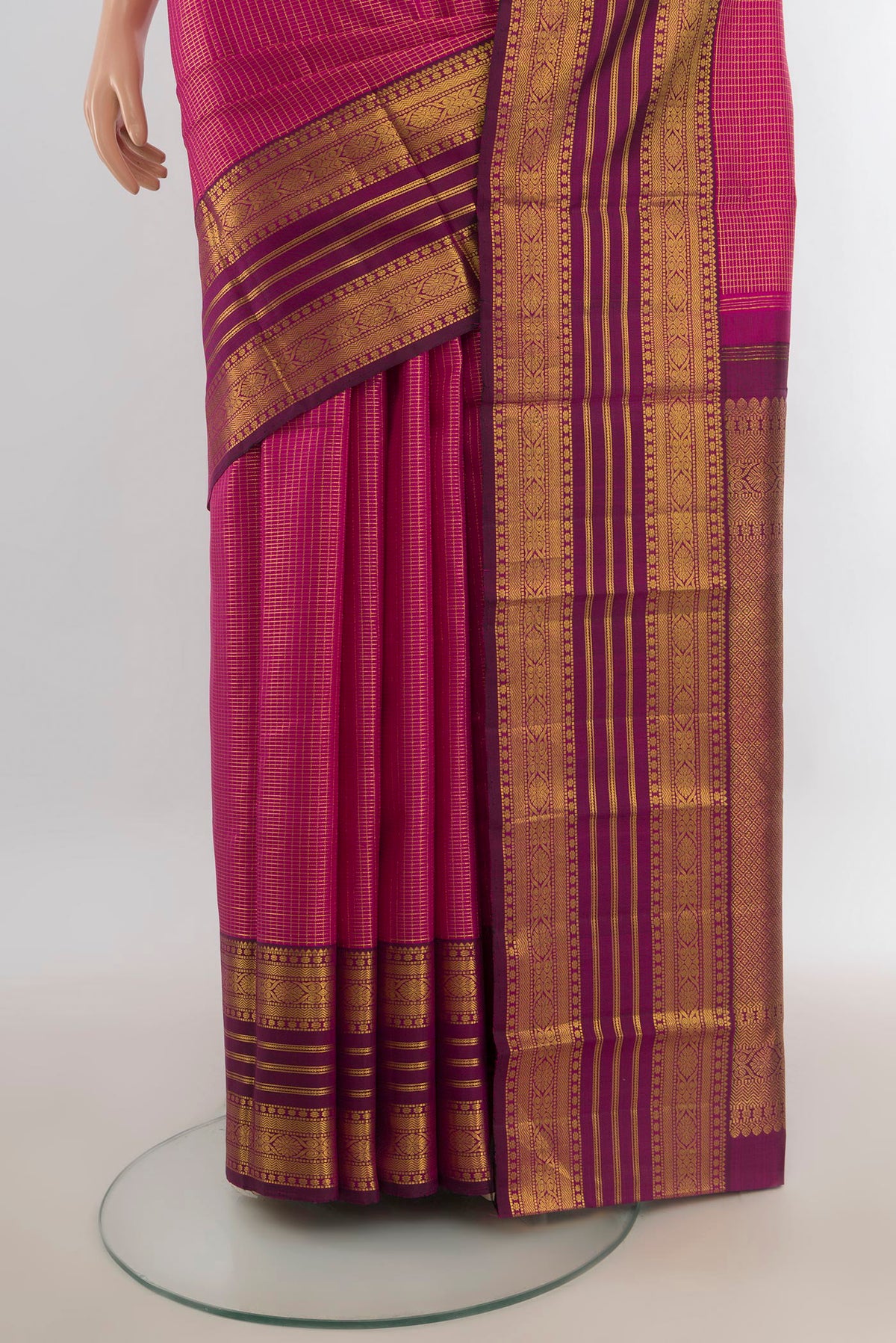 Pleats and pallu of Pure Silk Magenta Kanjivaram Saree with Plain Body and Silk Border. 
