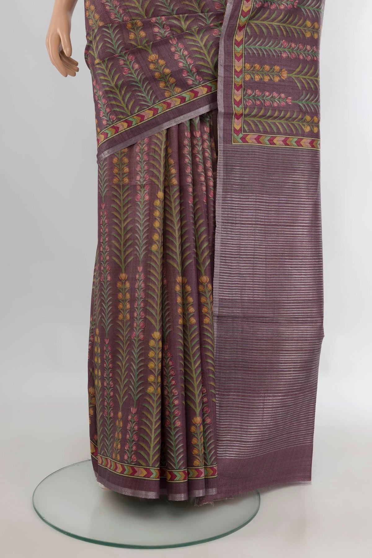 Pleats and pallu of Mauve Tussar Saree with Printed design on the body and Printed Border. 