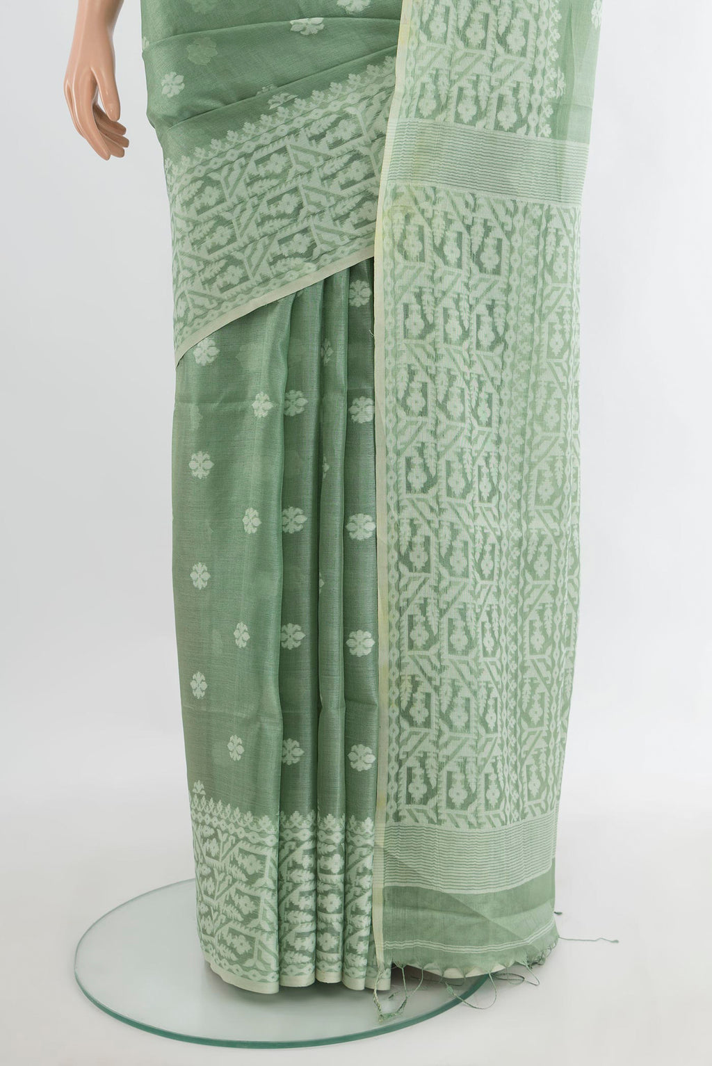 Pleats and pallu of Pista Green Tussar Saree with Thread Butta on the body and Thread Border. 