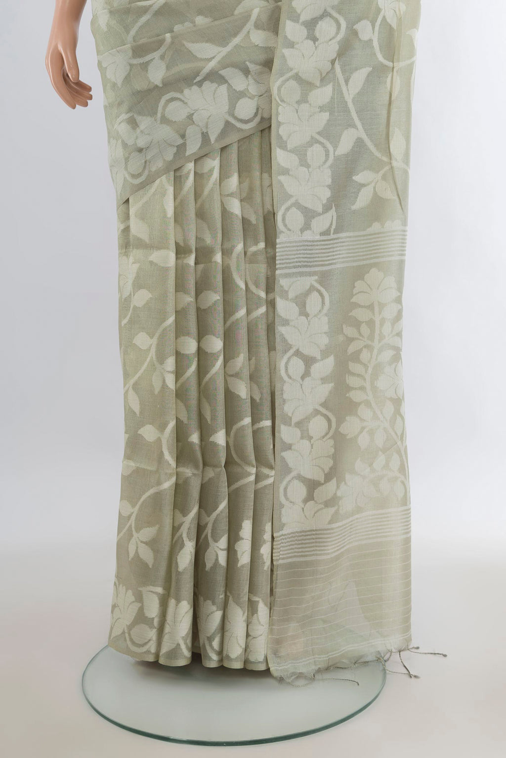 Pleats and pallu of Light Green Tussar Saree with Jamdani on the body and Thread Border. 