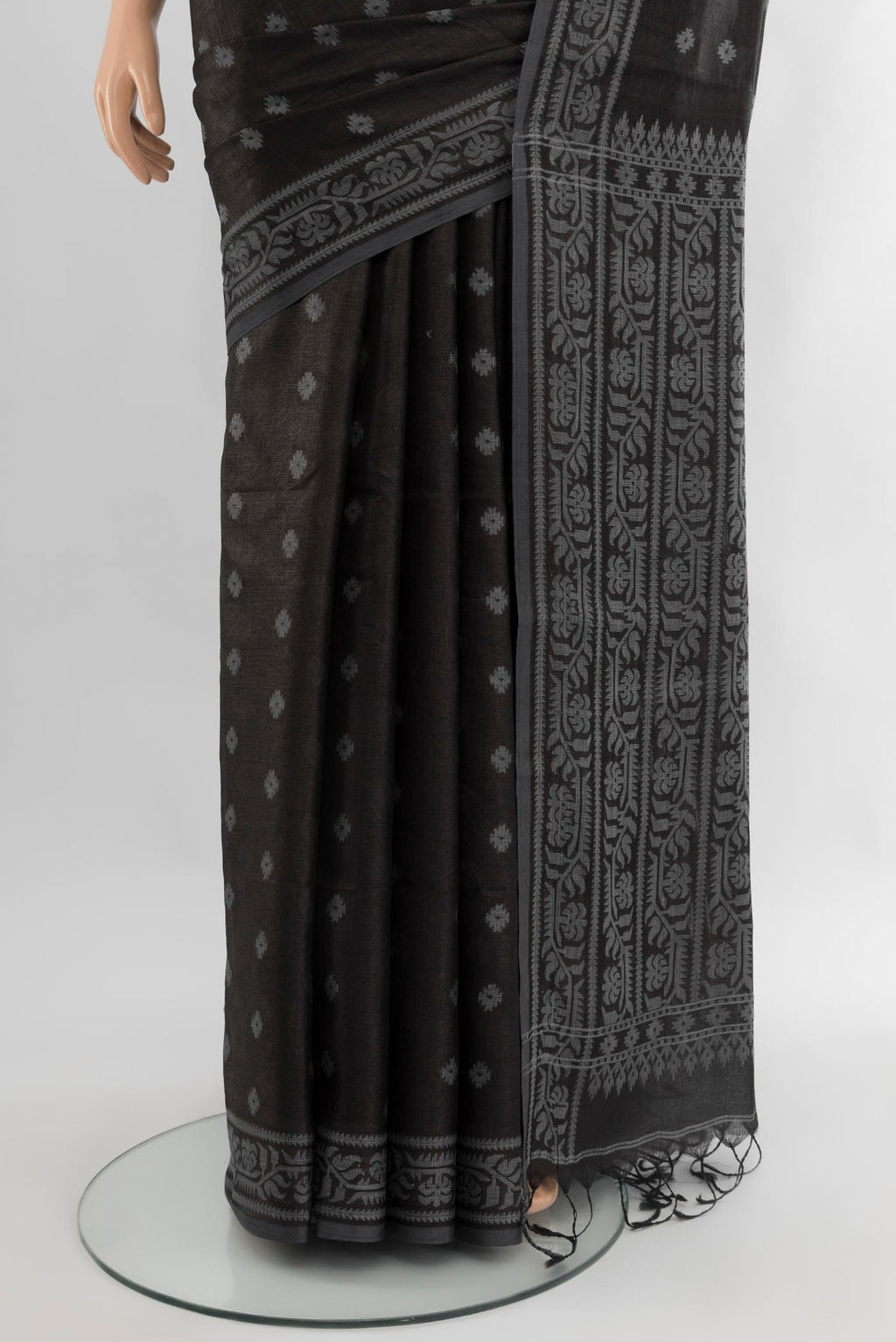 Pleats and pallu of Black Bengal Cotton - Tangail Saree with Thread Butta on the body and Thread Border. 