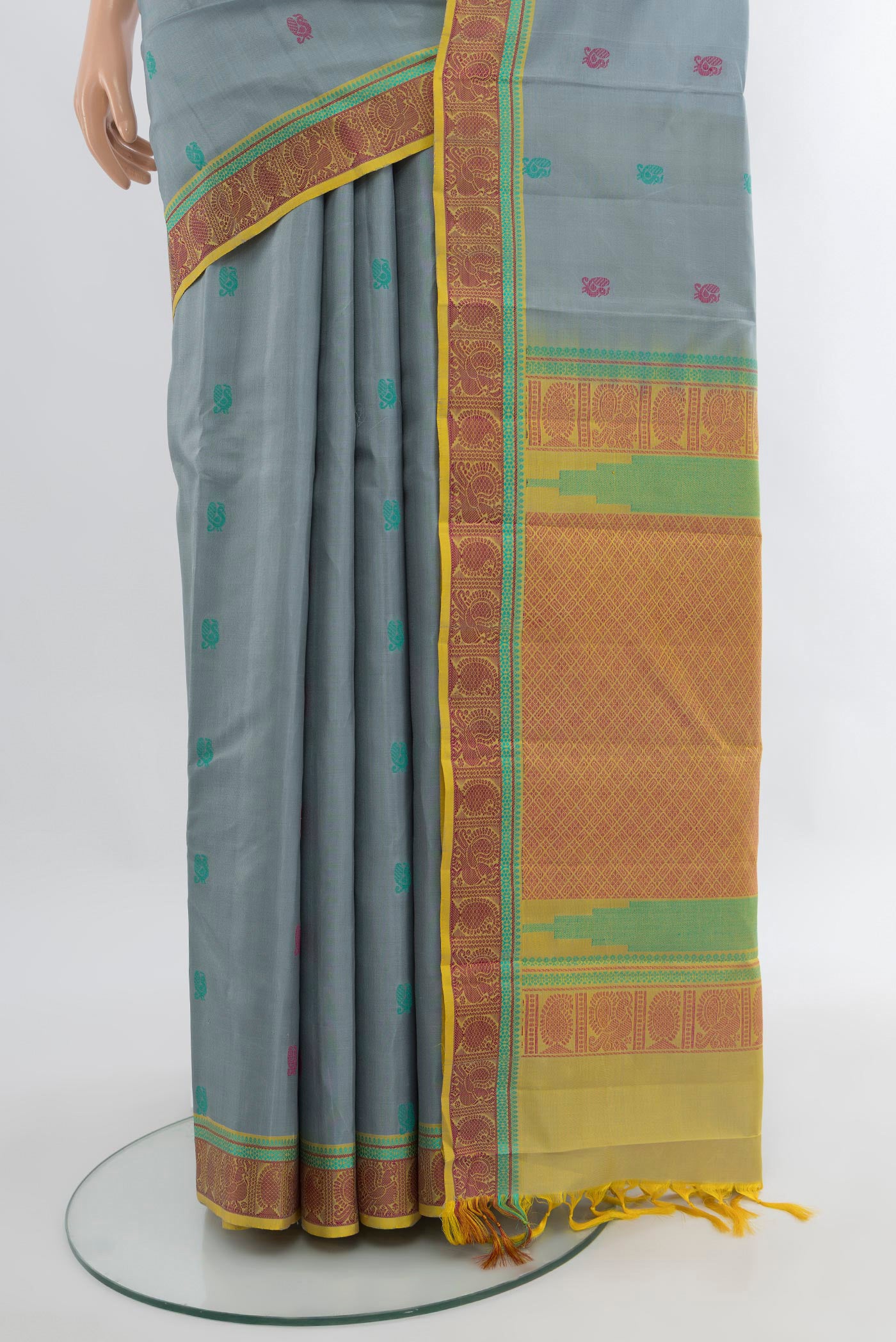 Pleats and pallu of Davys Grey Kanchipuram Silk Saree with Thread Butta on the body and Thread Border. 