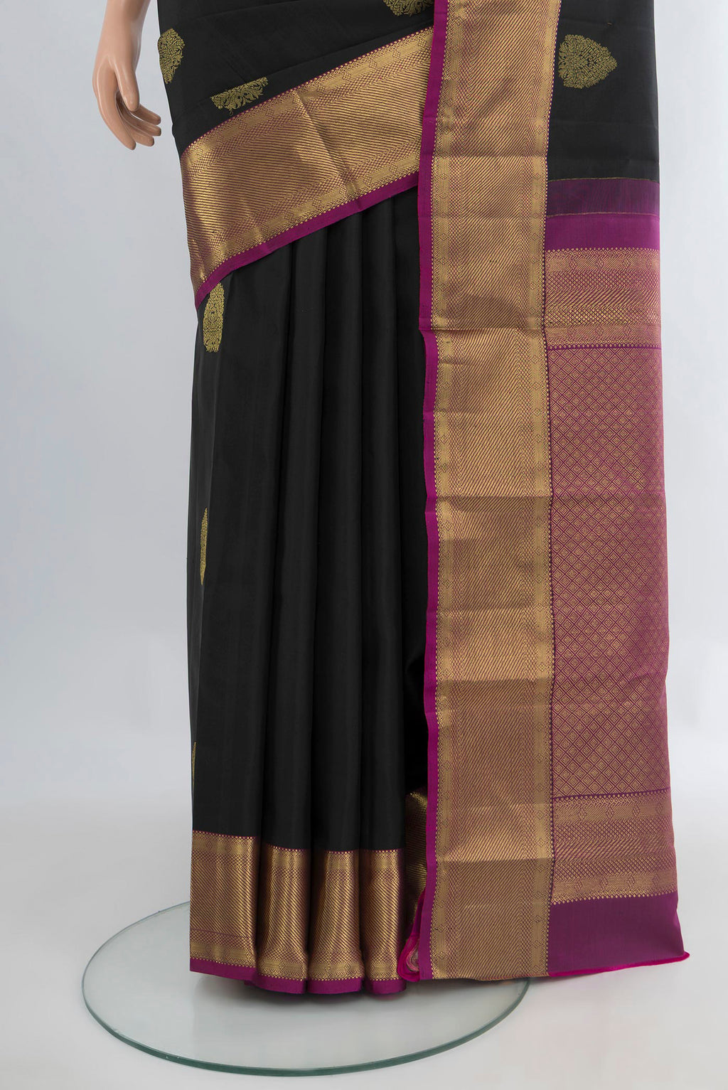 Pleats and pallu of Pure Silk Black Kanchipuram Saree with Zari Butta on the body and Zari Border. 